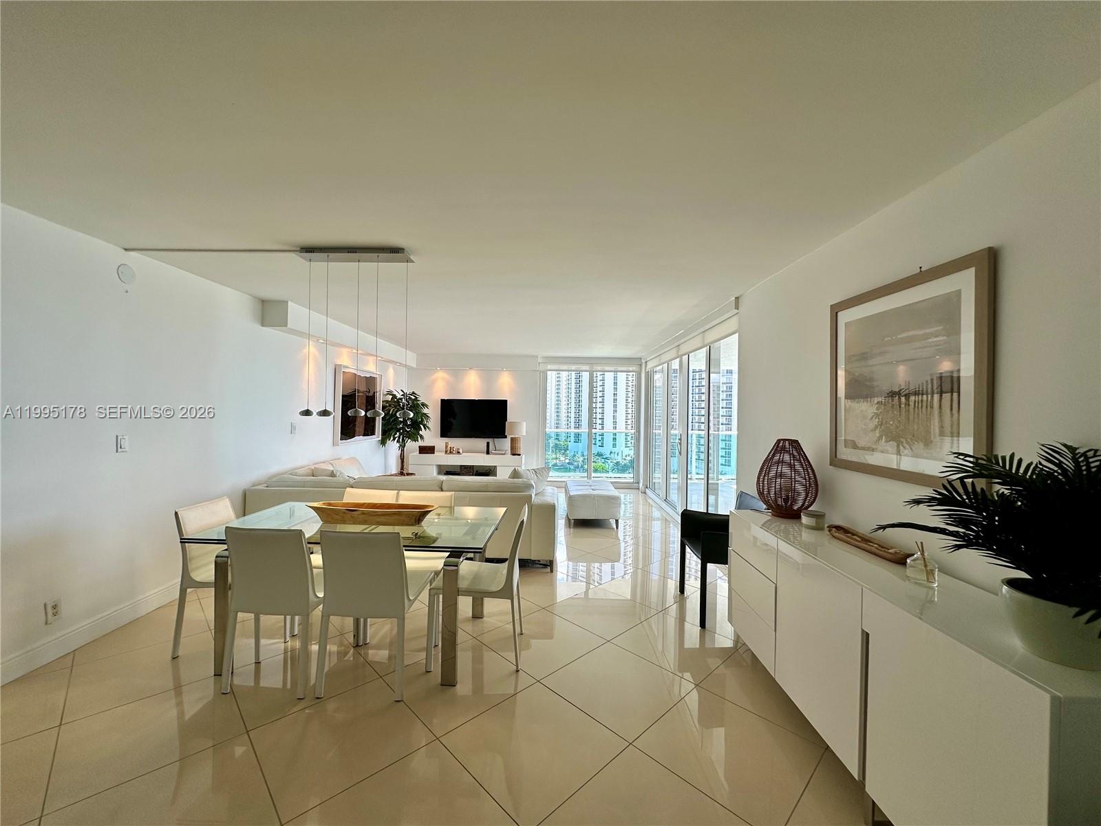 image Arlen House East7