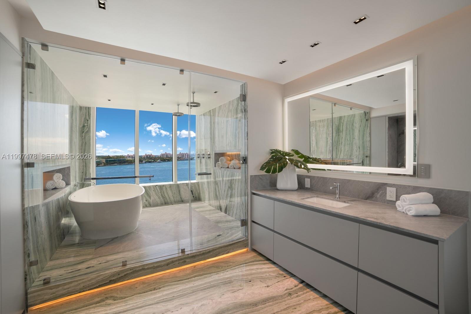 1000 S Pointe Dr #901 Miami Beach, FL 33139