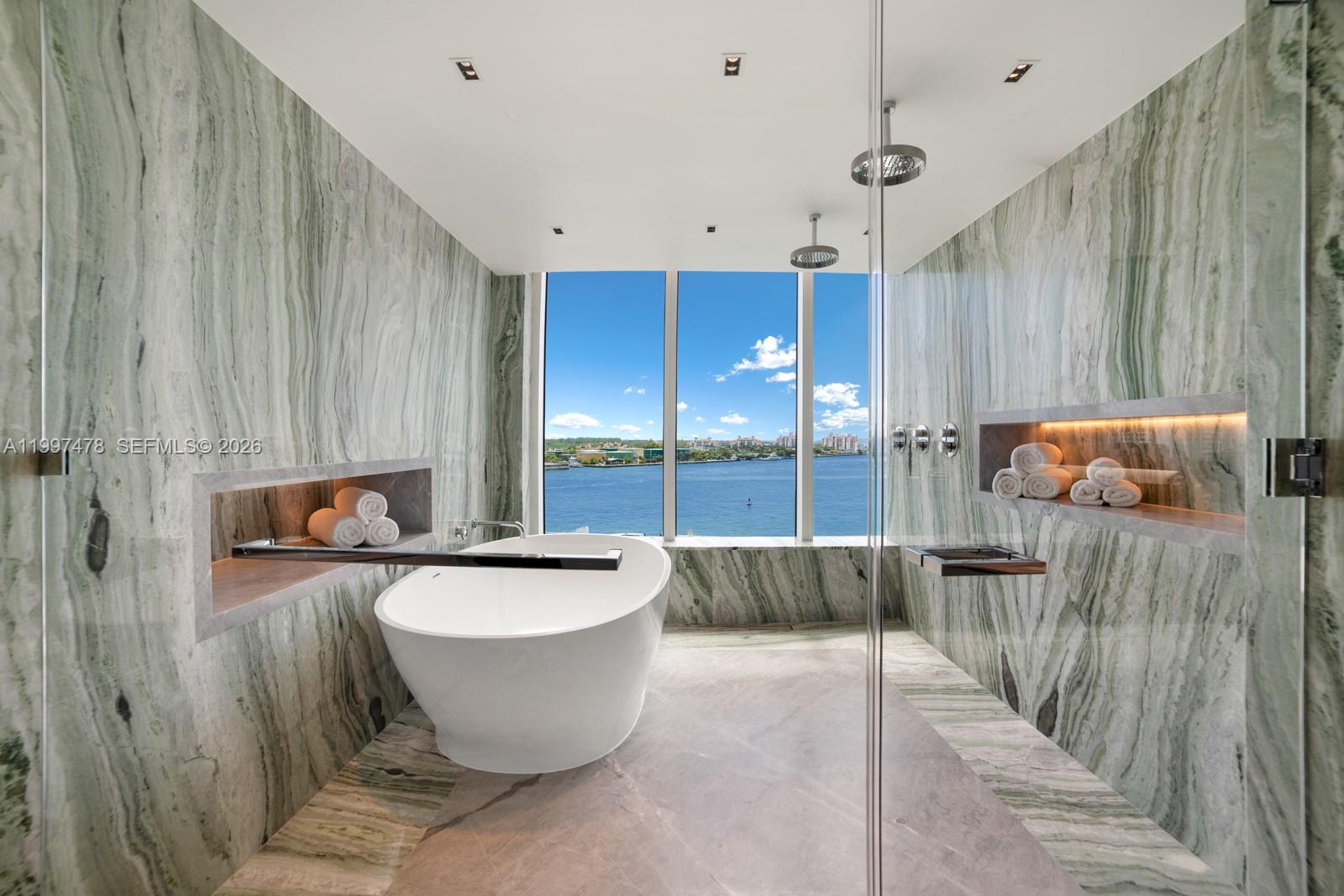 1000 S Pointe Dr #901 Miami Beach, FL 33139