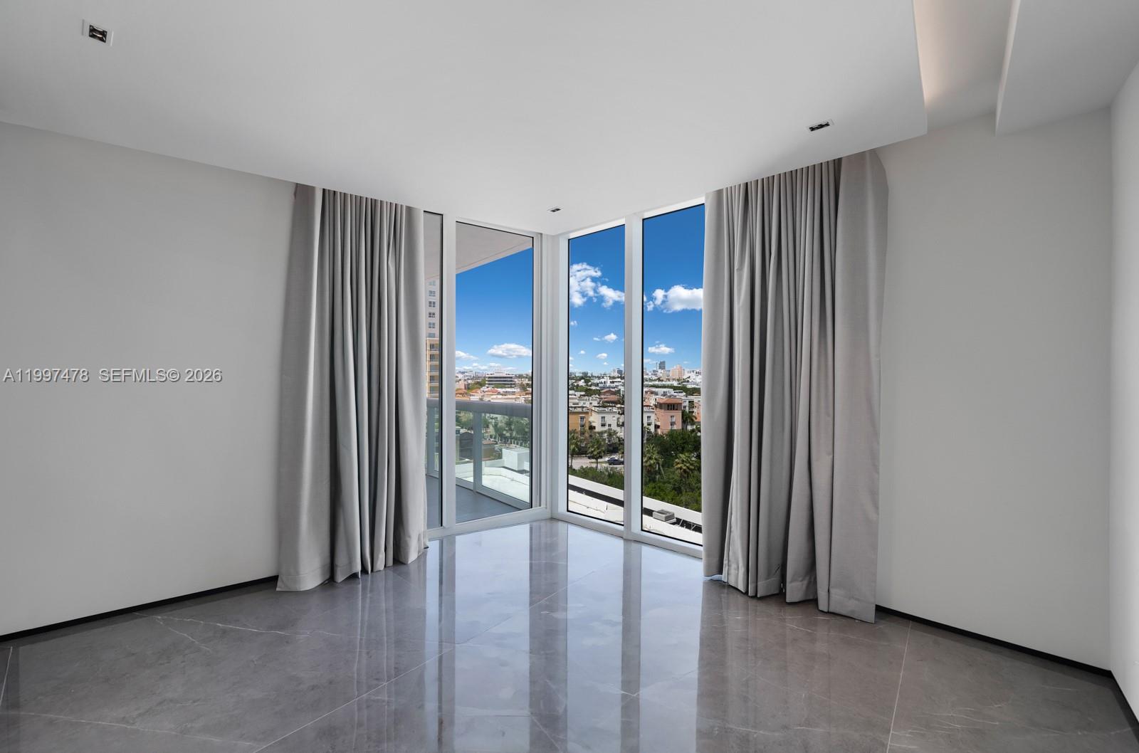 1000 S Pointe Dr #901 Miami Beach, FL 33139