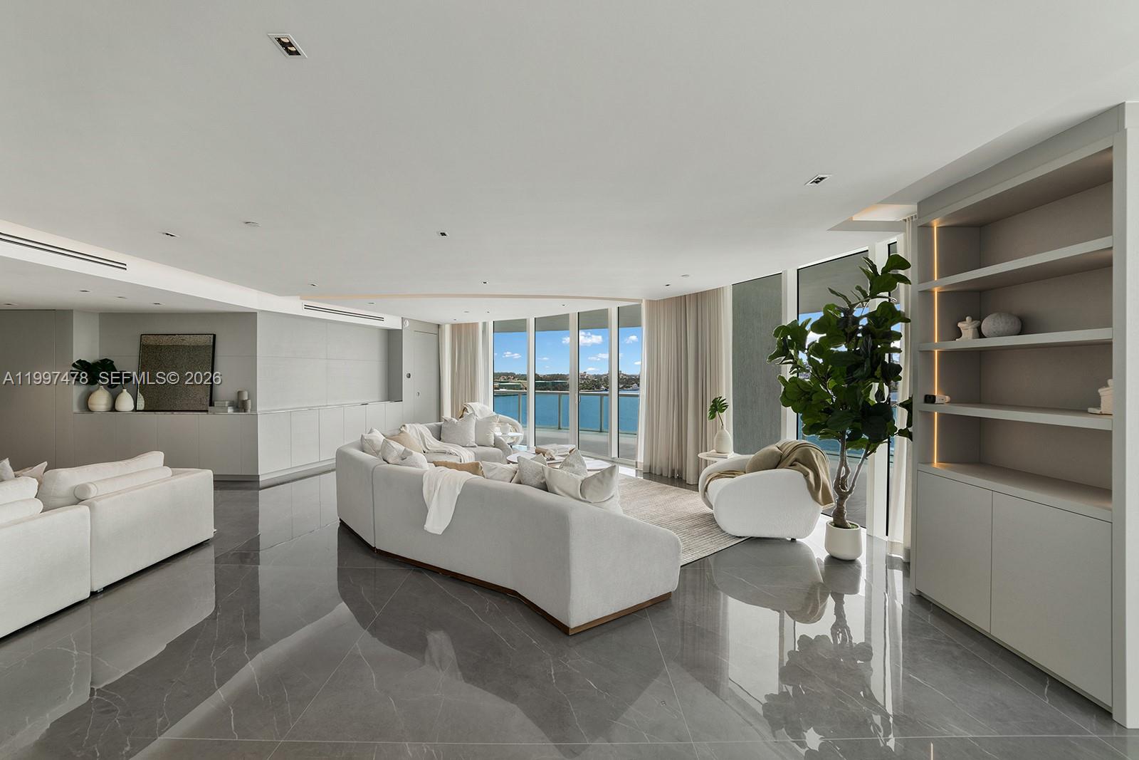 1000 S Pointe Dr #901 Miami Beach, FL 33139