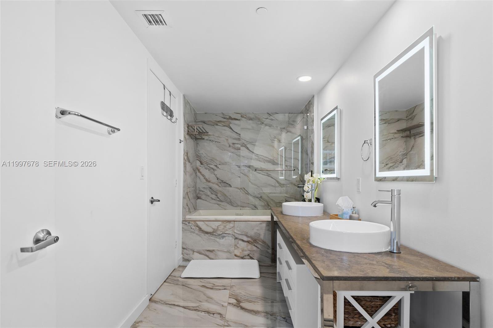 image Icon Brickell I13