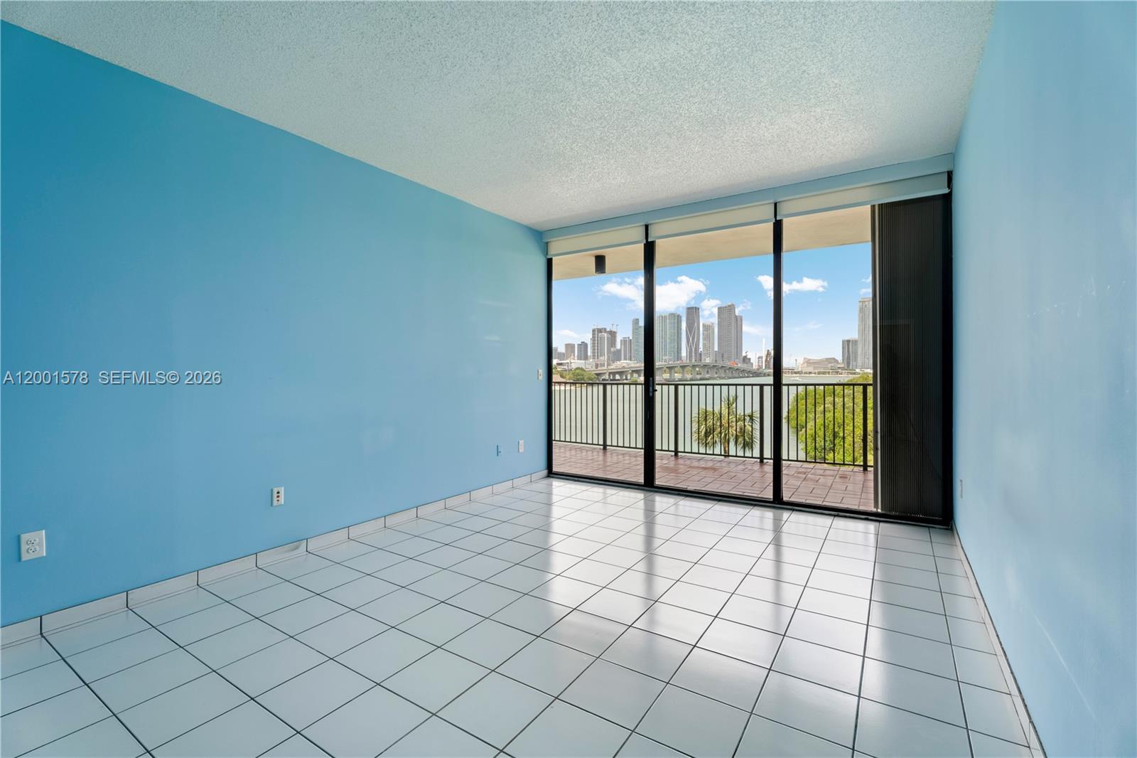 1000 Venetian Way #408 Miami, FL 33139