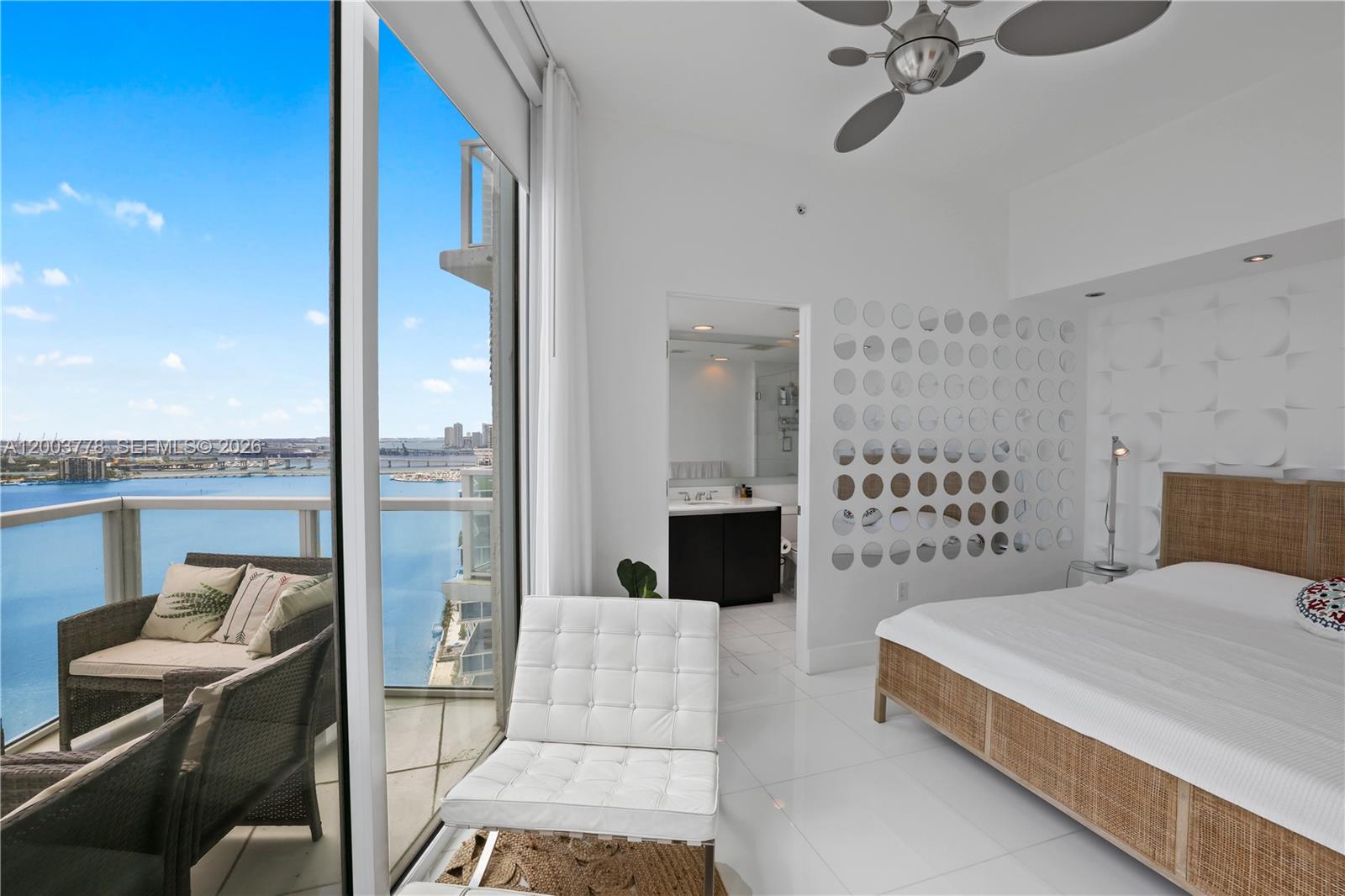image Onyx on the Bay10