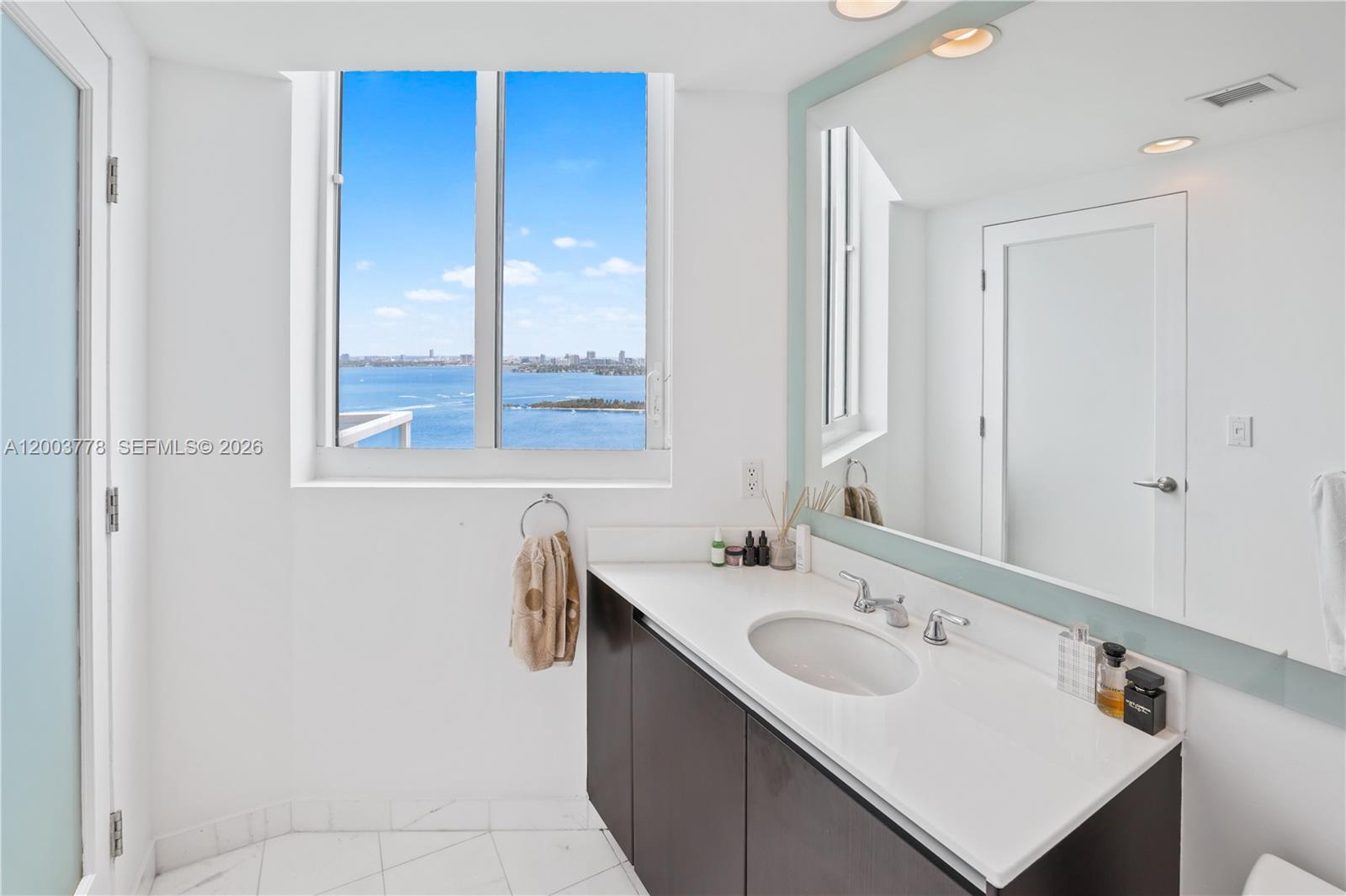 image Onyx on the Bay12
