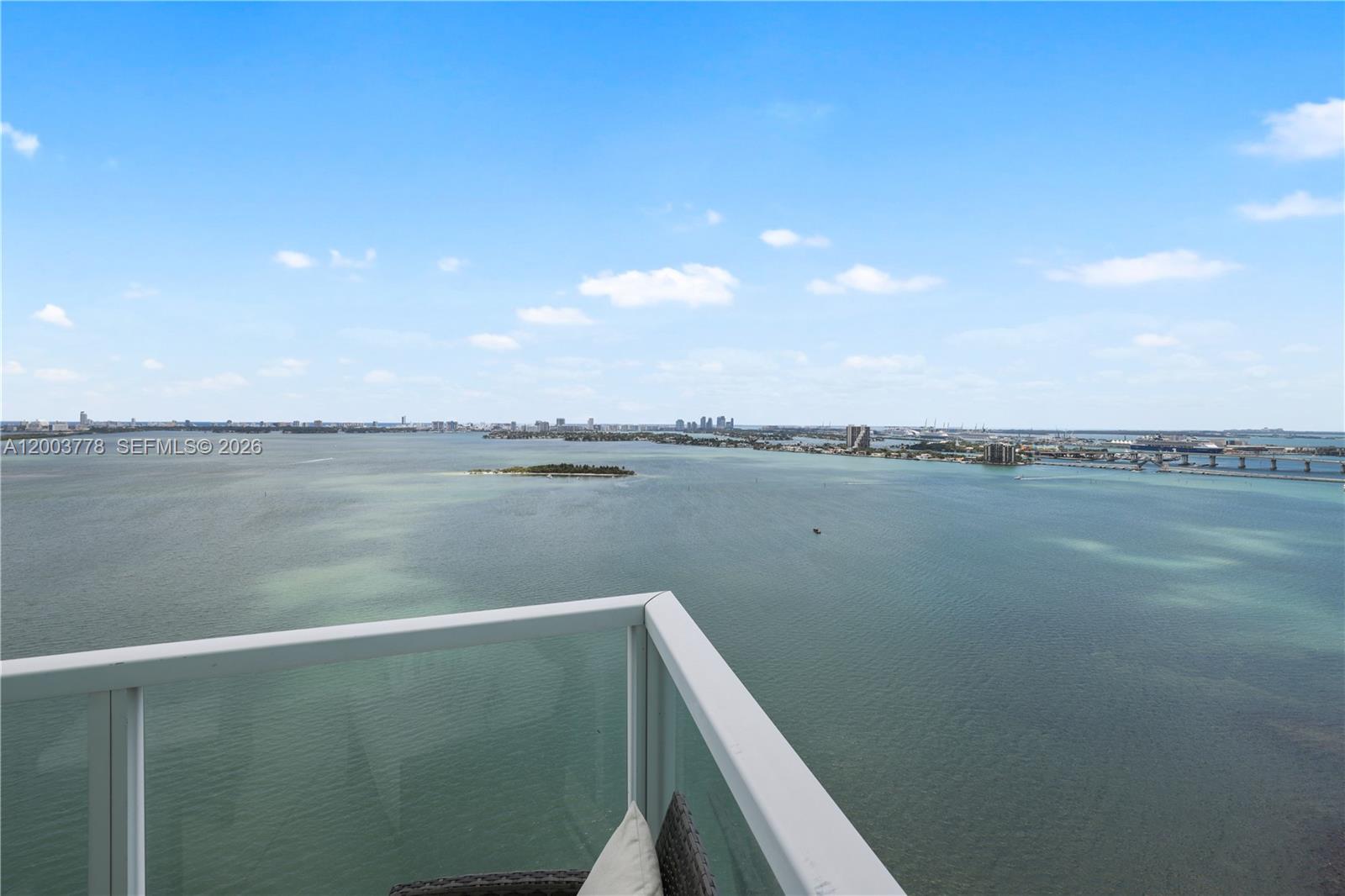 image Onyx on the Bay25