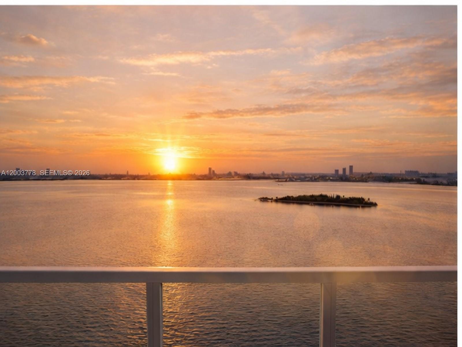 image Onyx on the Bay27