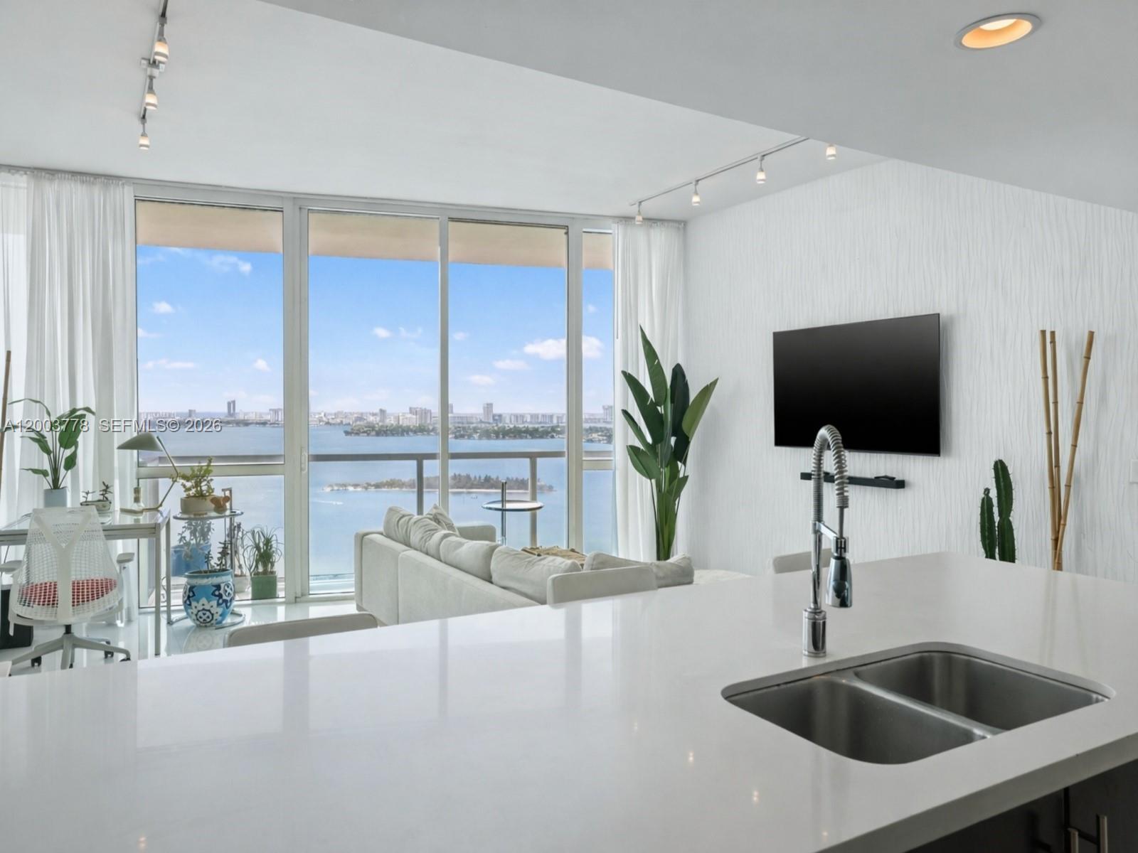 image Onyx on the Bay2