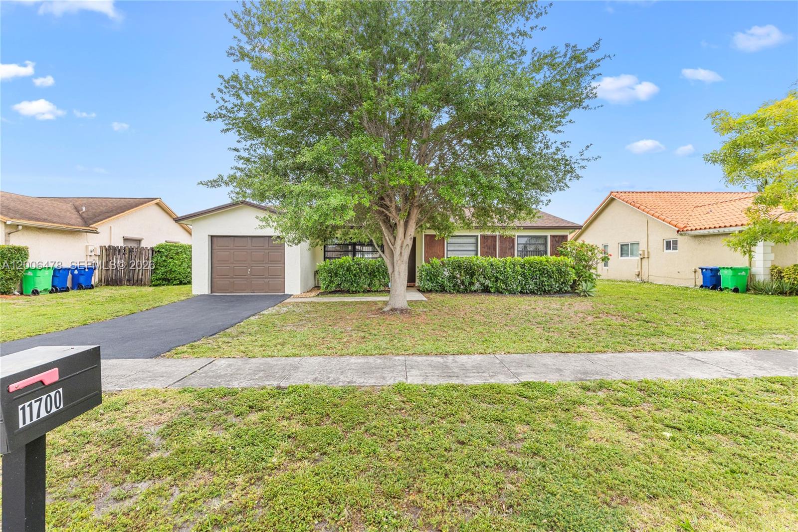 11700 NW 41st St