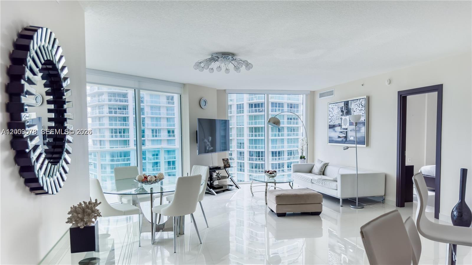image St Tropez Sunny Isles2