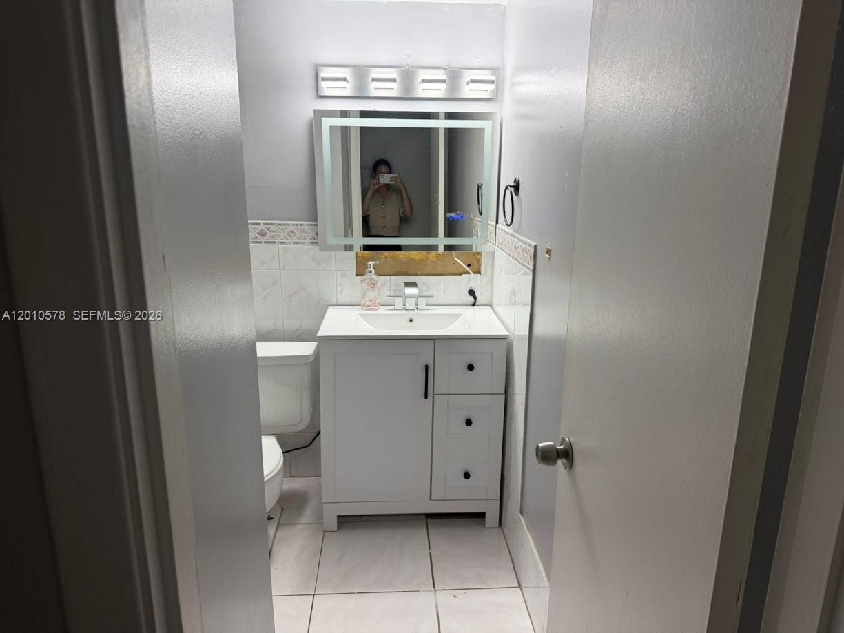 2420 Diana Dr #302 Hallandale Beach, FL 33009