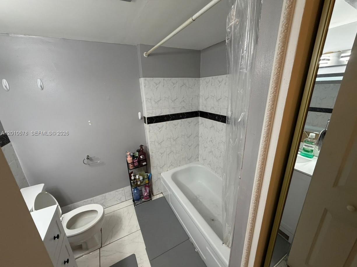 2420 Diana Dr #302 Hallandale Beach, FL 33009