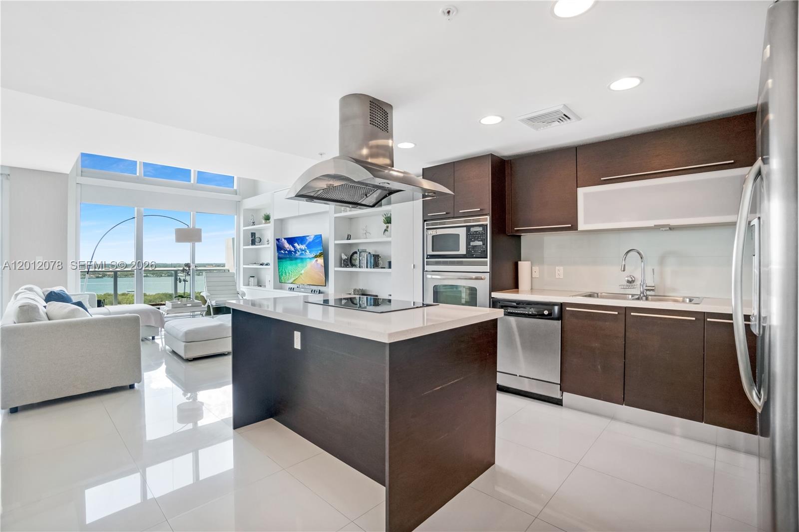 image Eloquence on the Bay17