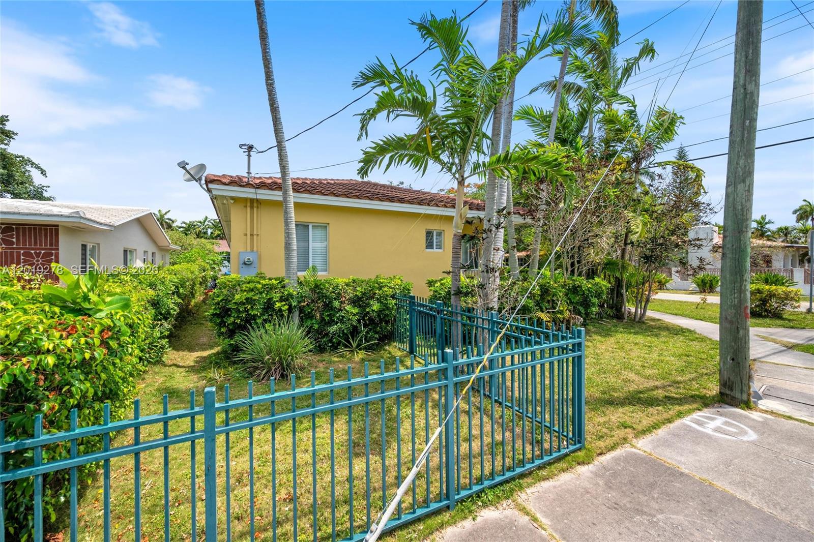 2542 SW 25th Ave Miami, FL 33133