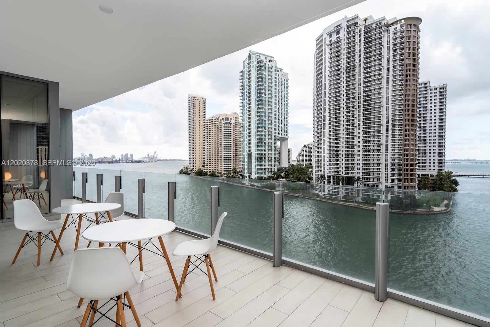 image Aston Martin Residences0