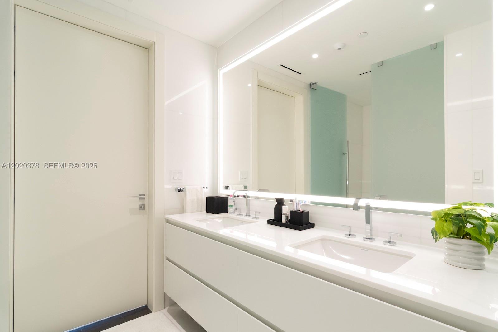 300 Biscayne Blvd Way #802E Miami, FL 33131