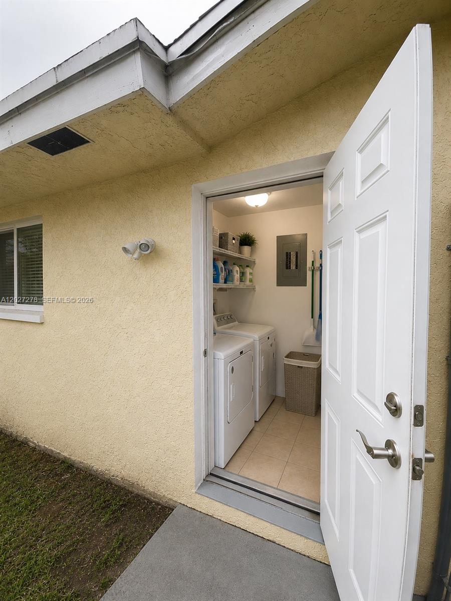 901 NE 2nd St Hallandale Beach, FL 33009