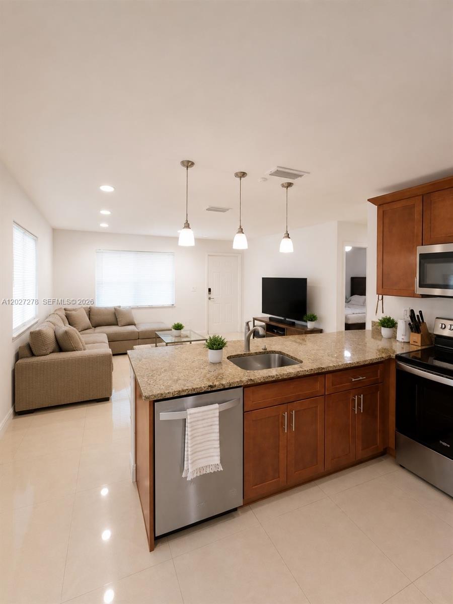 901 NE 2nd St Hallandale Beach, FL 33009