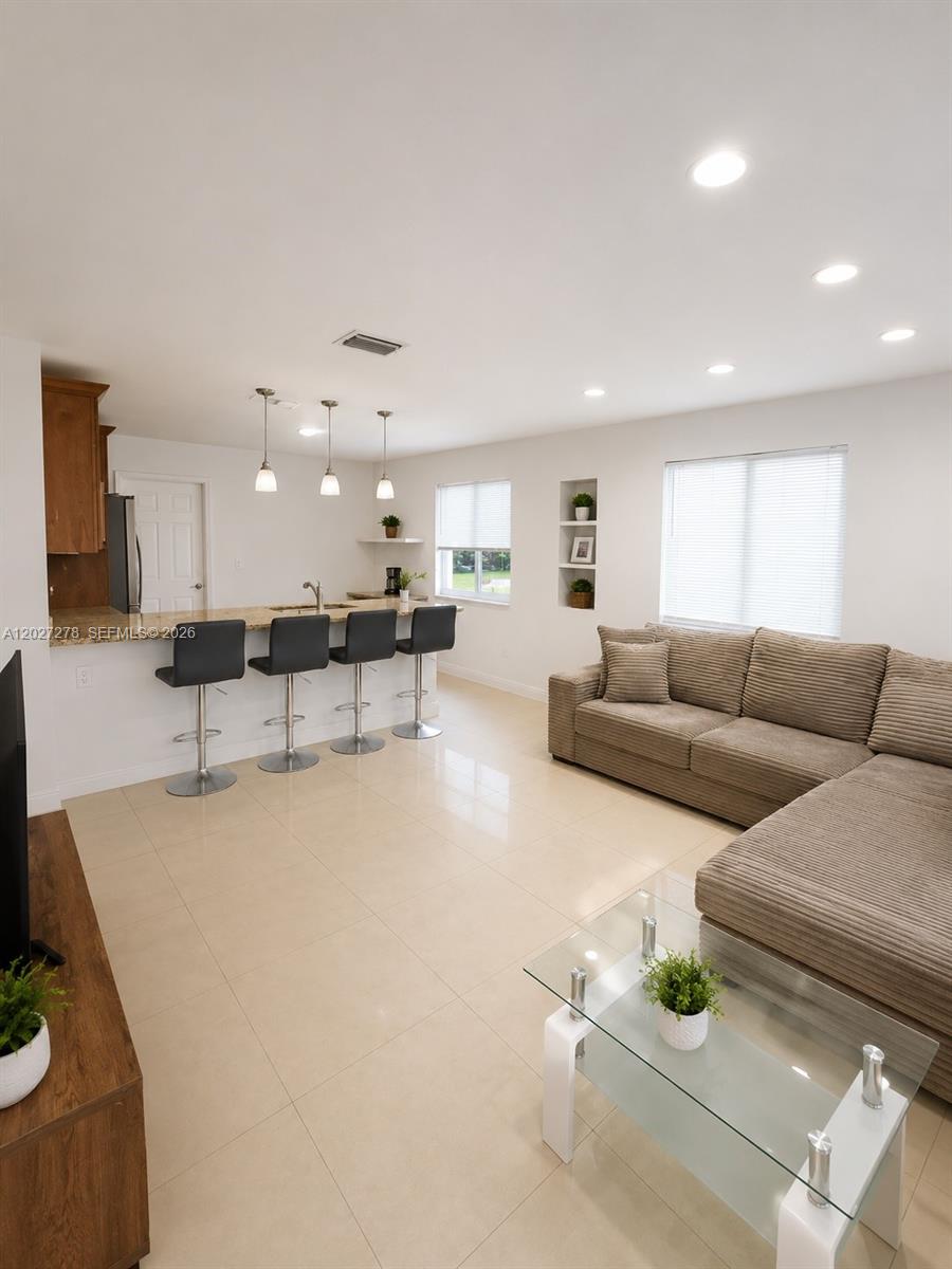 901 NE 2nd St Hallandale Beach, FL 33009