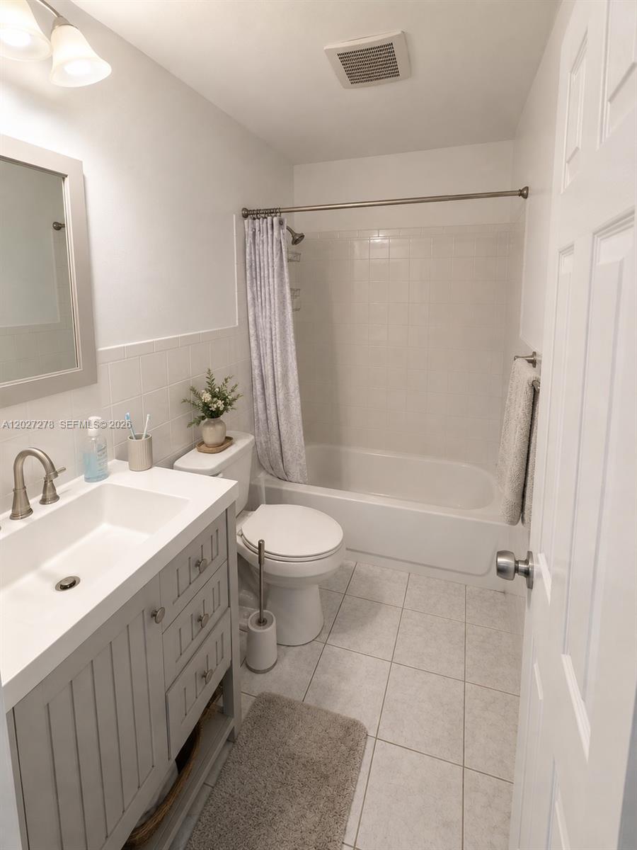 901 NE 2nd St Hallandale Beach, FL 33009