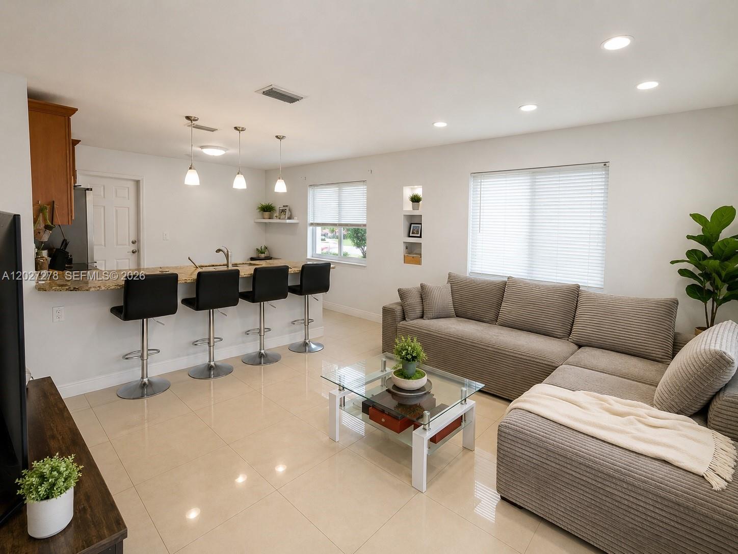 901 NE 2nd St Hallandale Beach, FL 33009