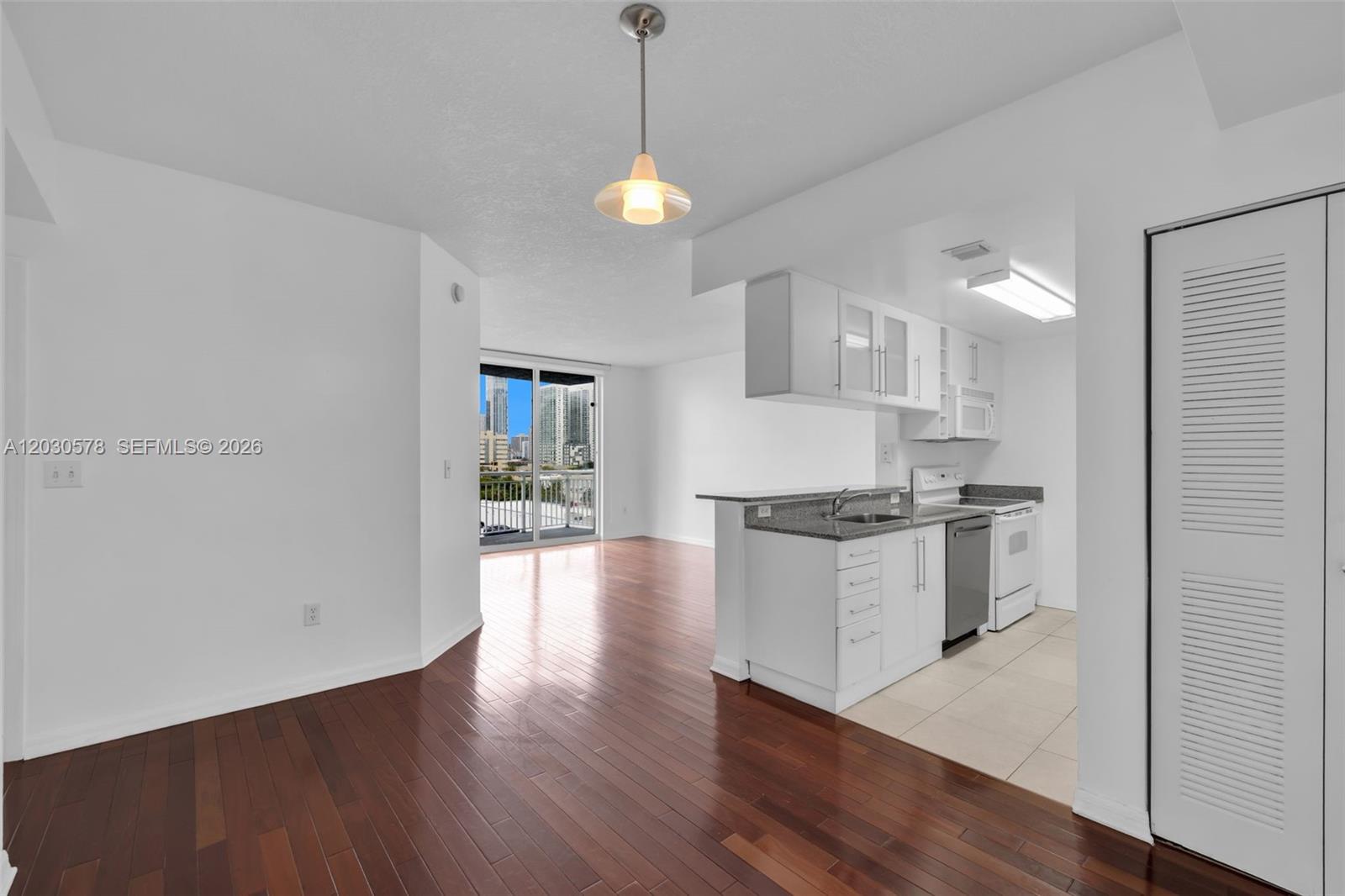 image 1800 Biscayne Plaza4