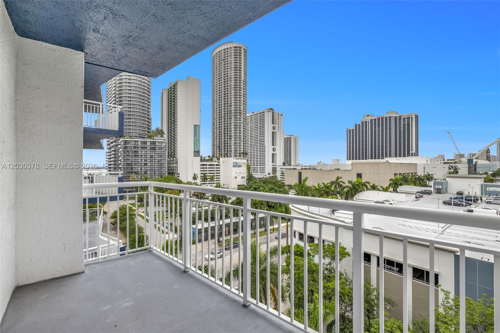 image 1800 Biscayne Plaza7