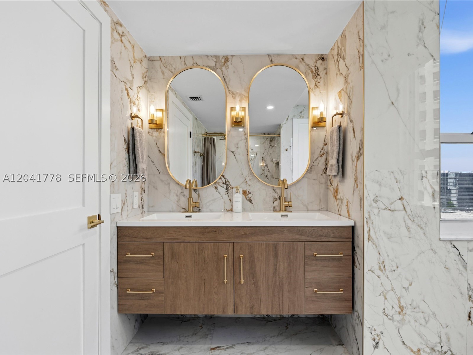701 Brickell Key Blvd #1903 Miami, FL 33131
