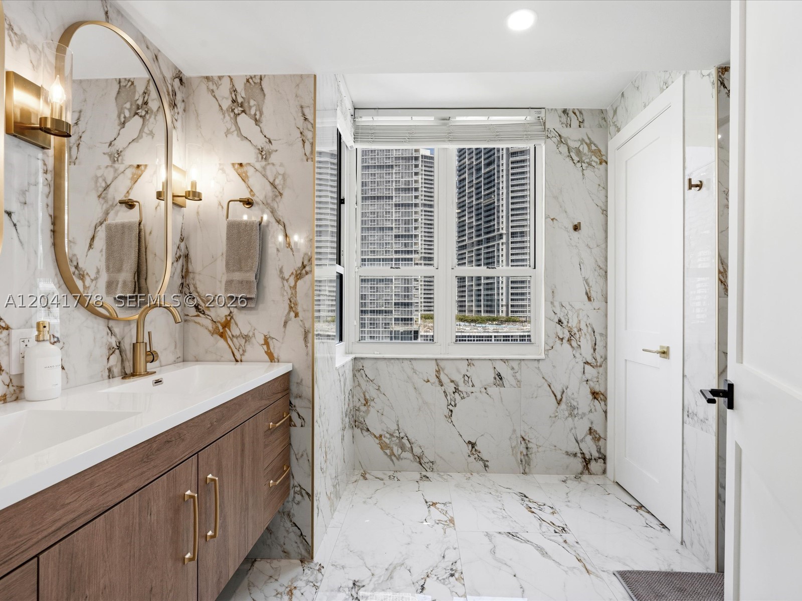 701 Brickell Key Blvd #1903 Miami, FL 33131