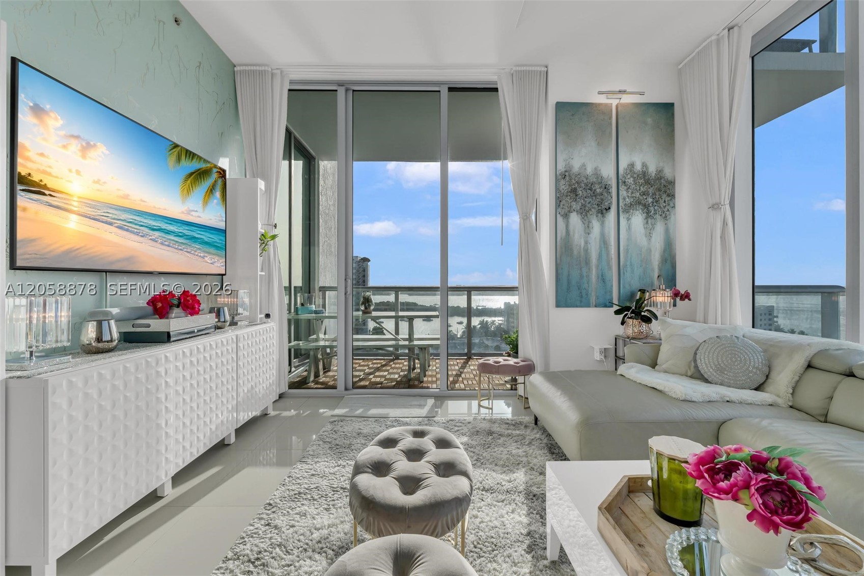 image Eloquence on the Bay15