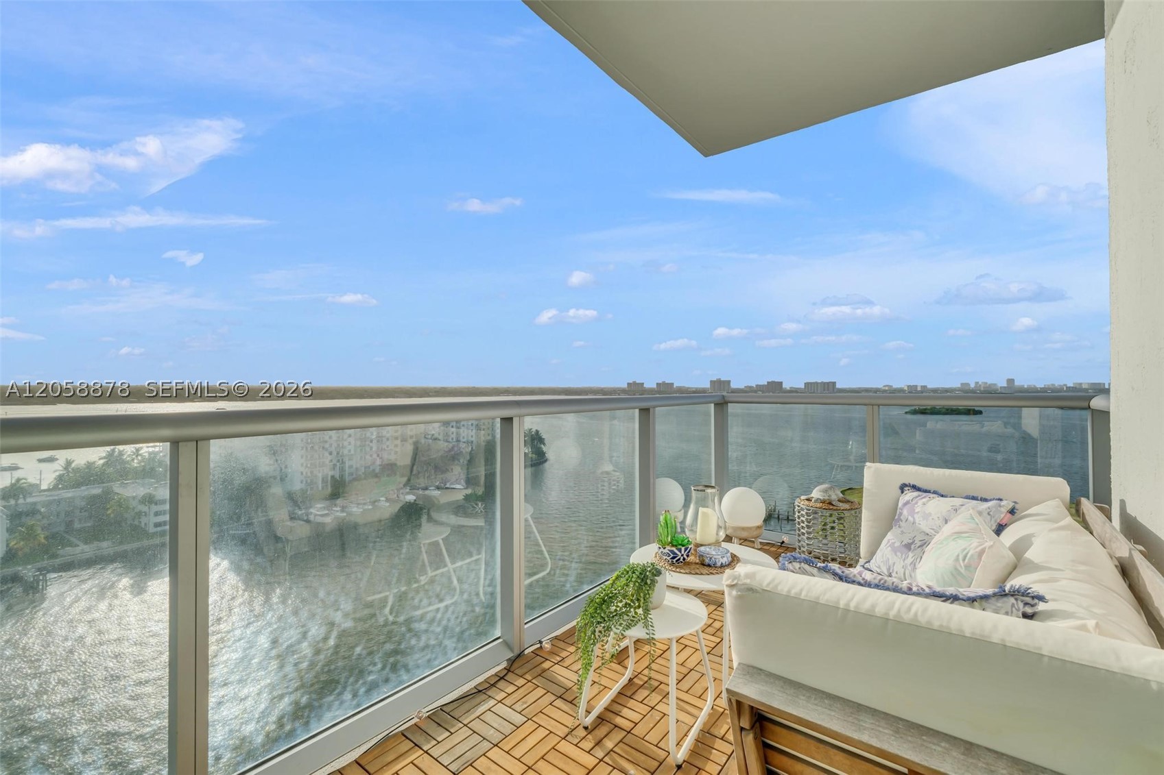 image Eloquence on the Bay20