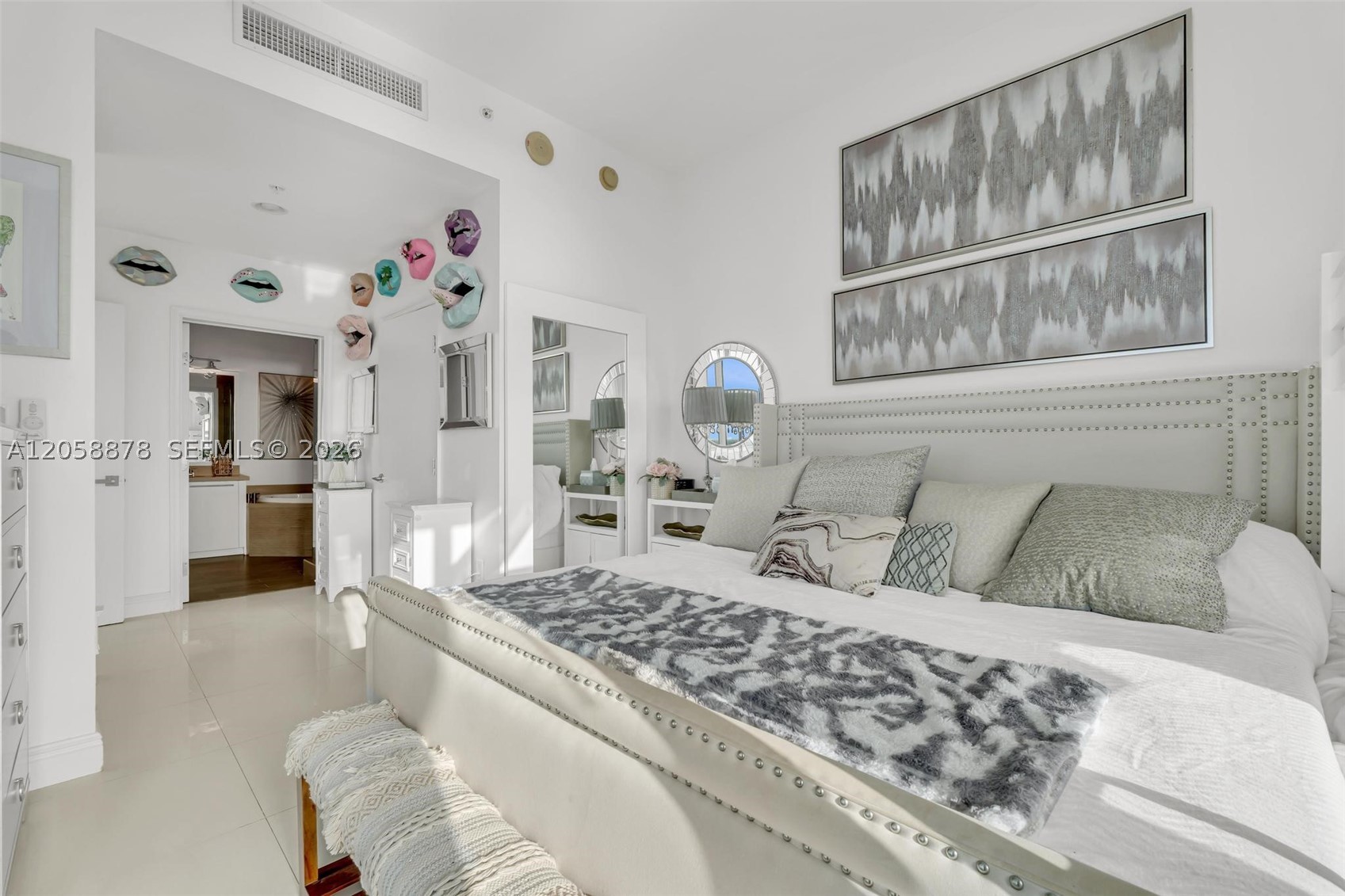image Eloquence on the Bay28