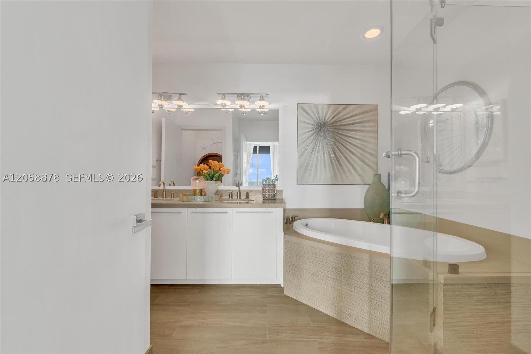 image Eloquence on the Bay29
