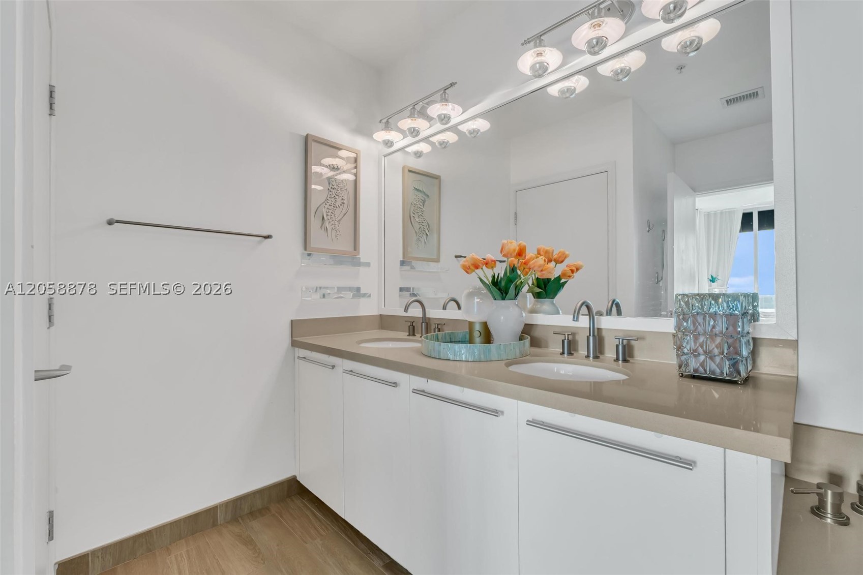 image Eloquence on the Bay30