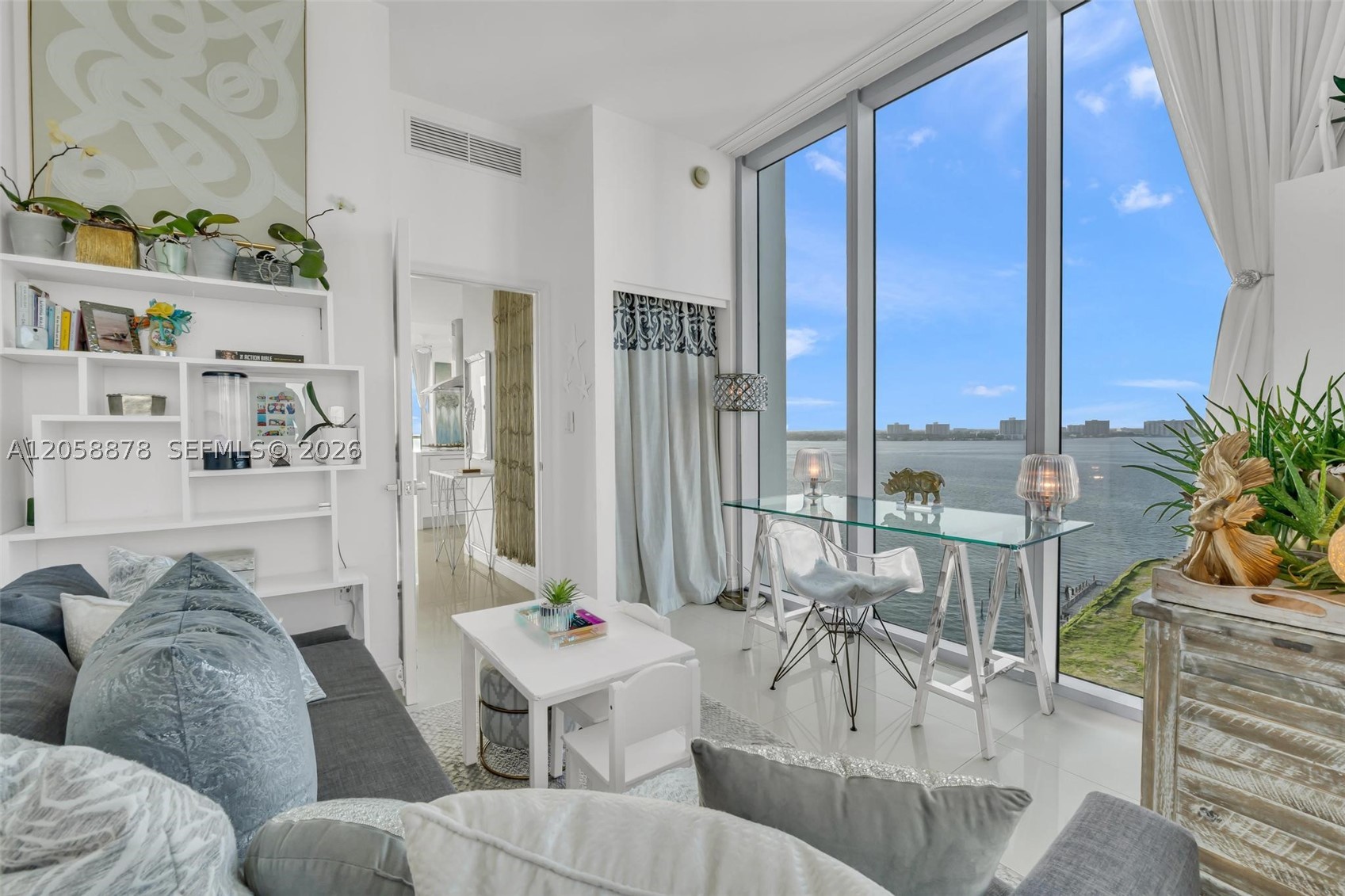 image Eloquence on the Bay46