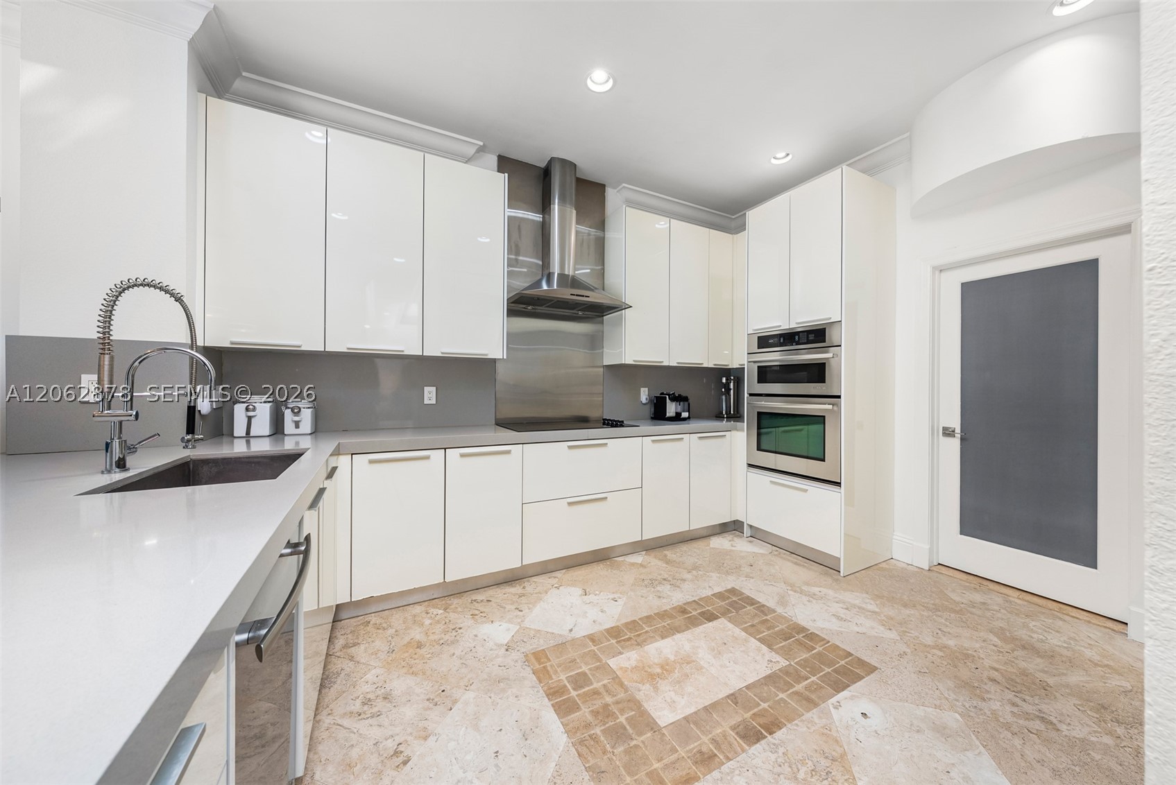 6 Coconut Ln Key Biscayne, FL 33149
