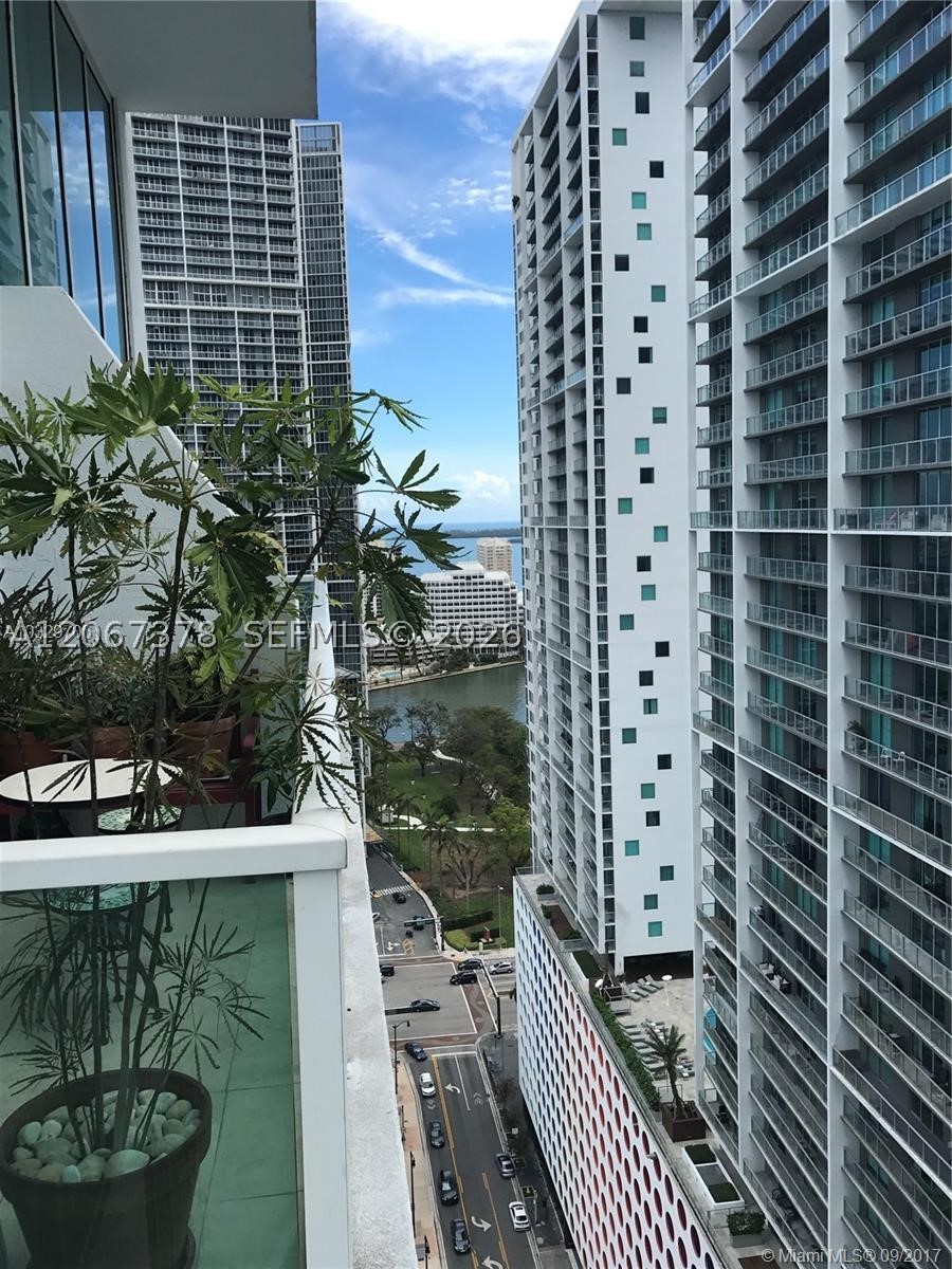 image Brickell on the River South1