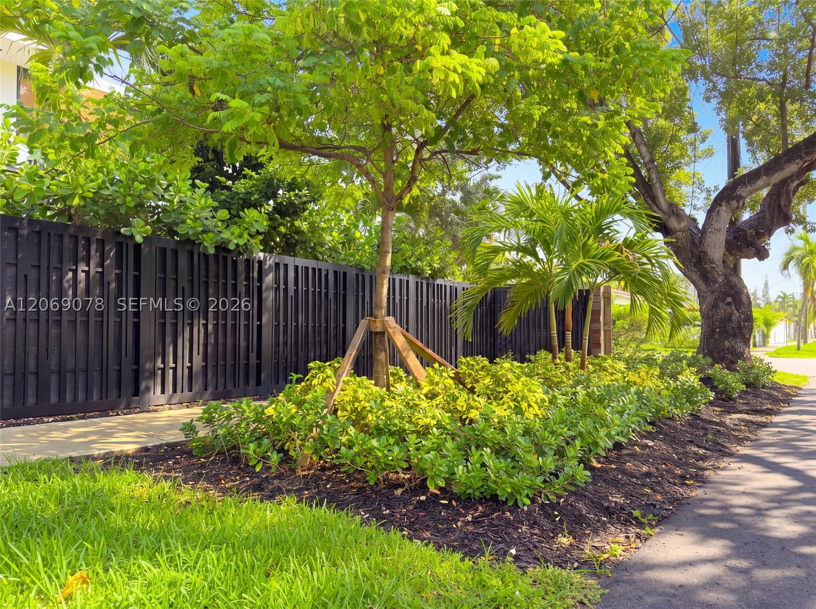 2290 SW 13th St Miami, FL 33145