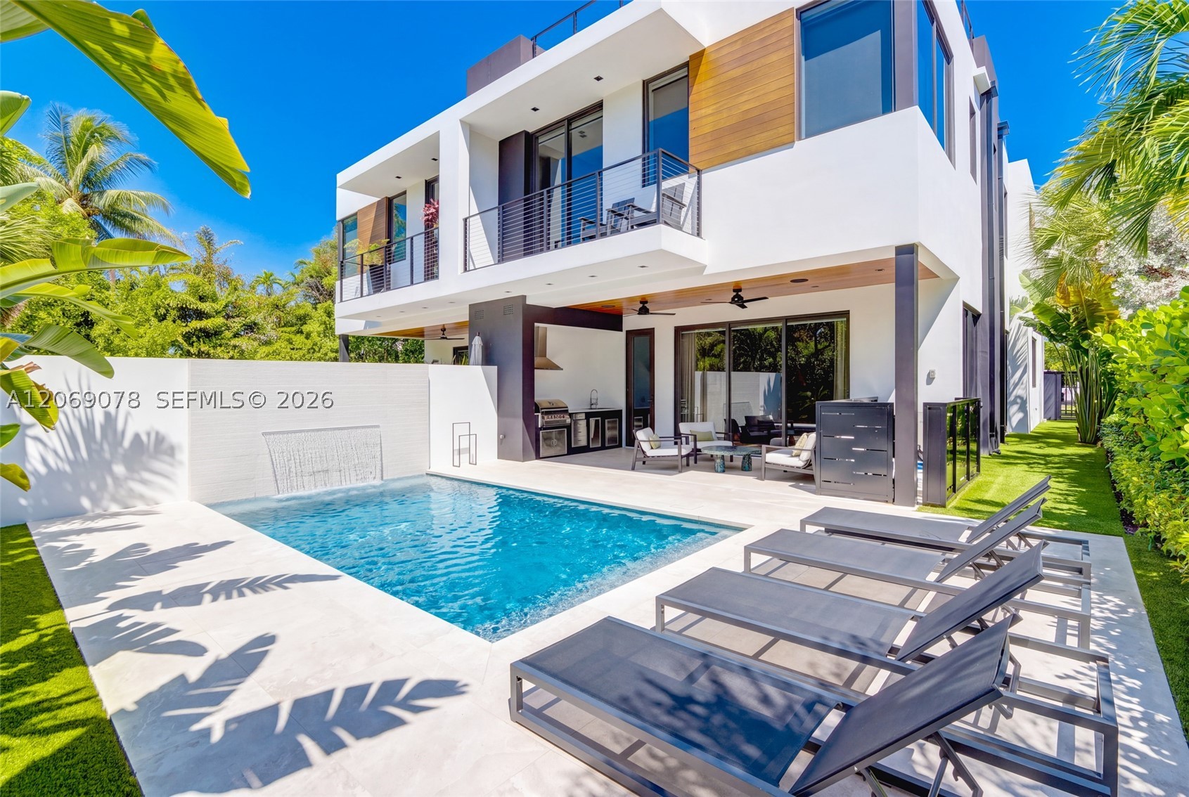 2290 SW 13th St Miami, FL 33145