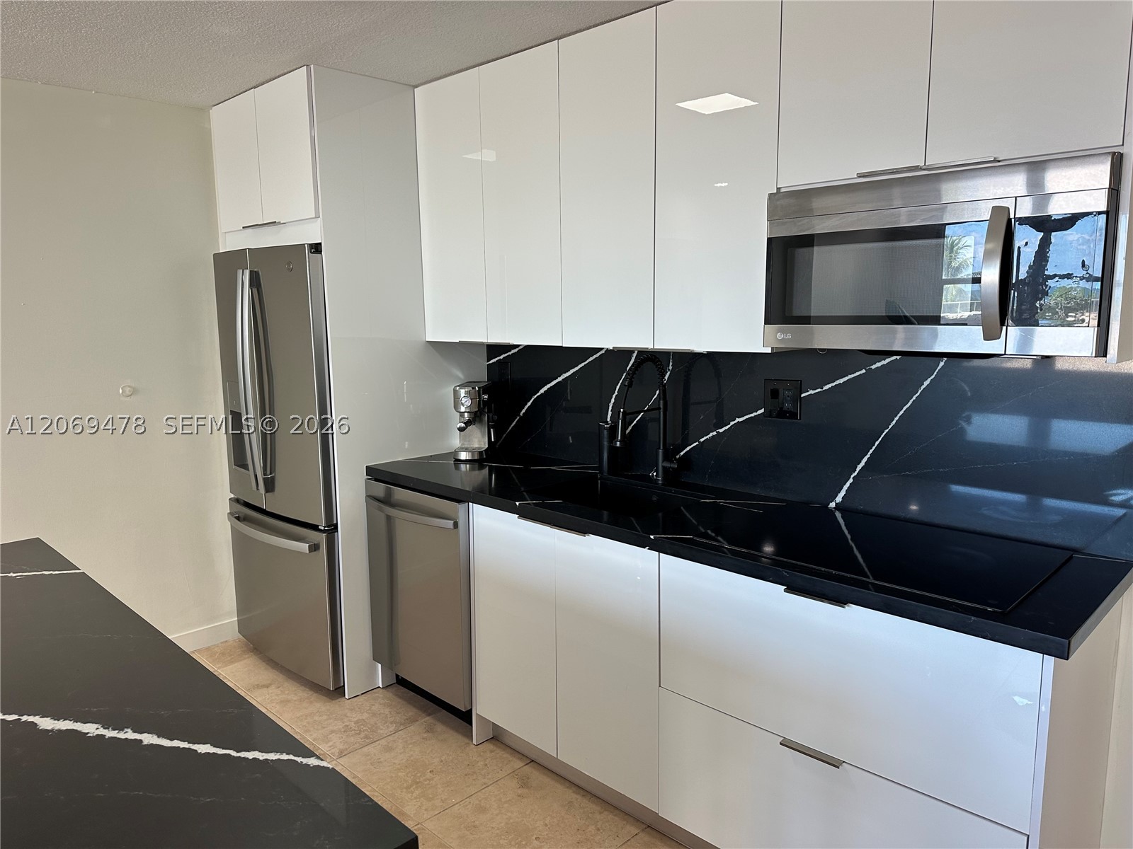 6039 Collins Ave #310