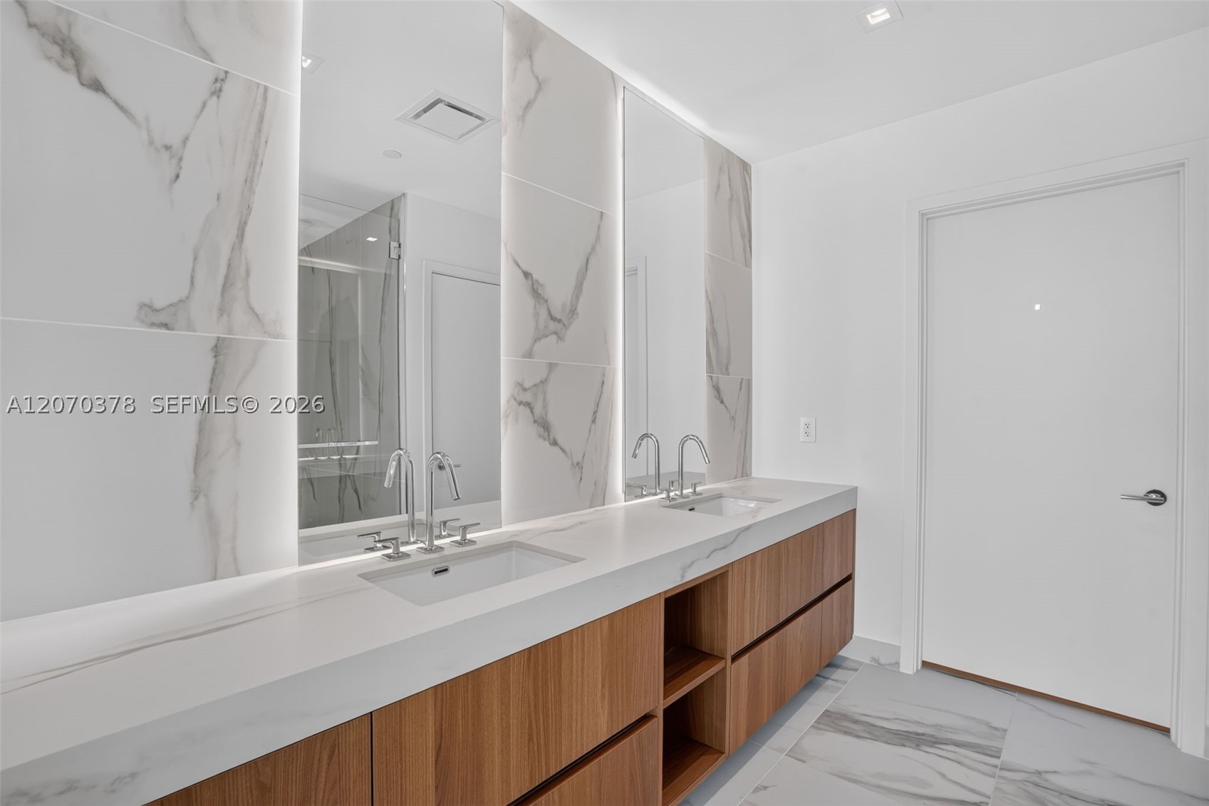 1400 Biscayne Blvd #1605 Miami, FL 33132