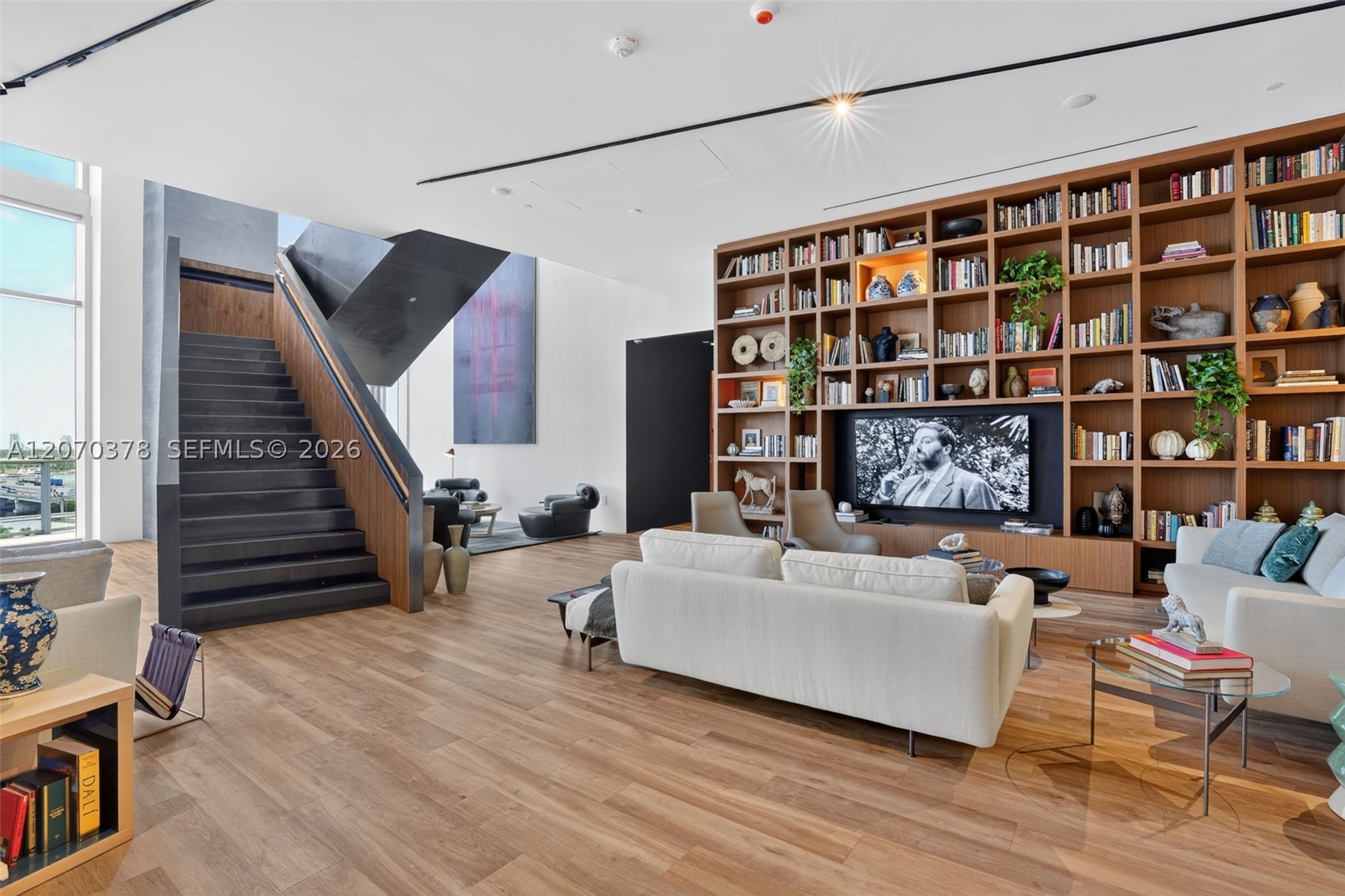 1400 Biscayne Blvd #1605 Miami, FL 33132
