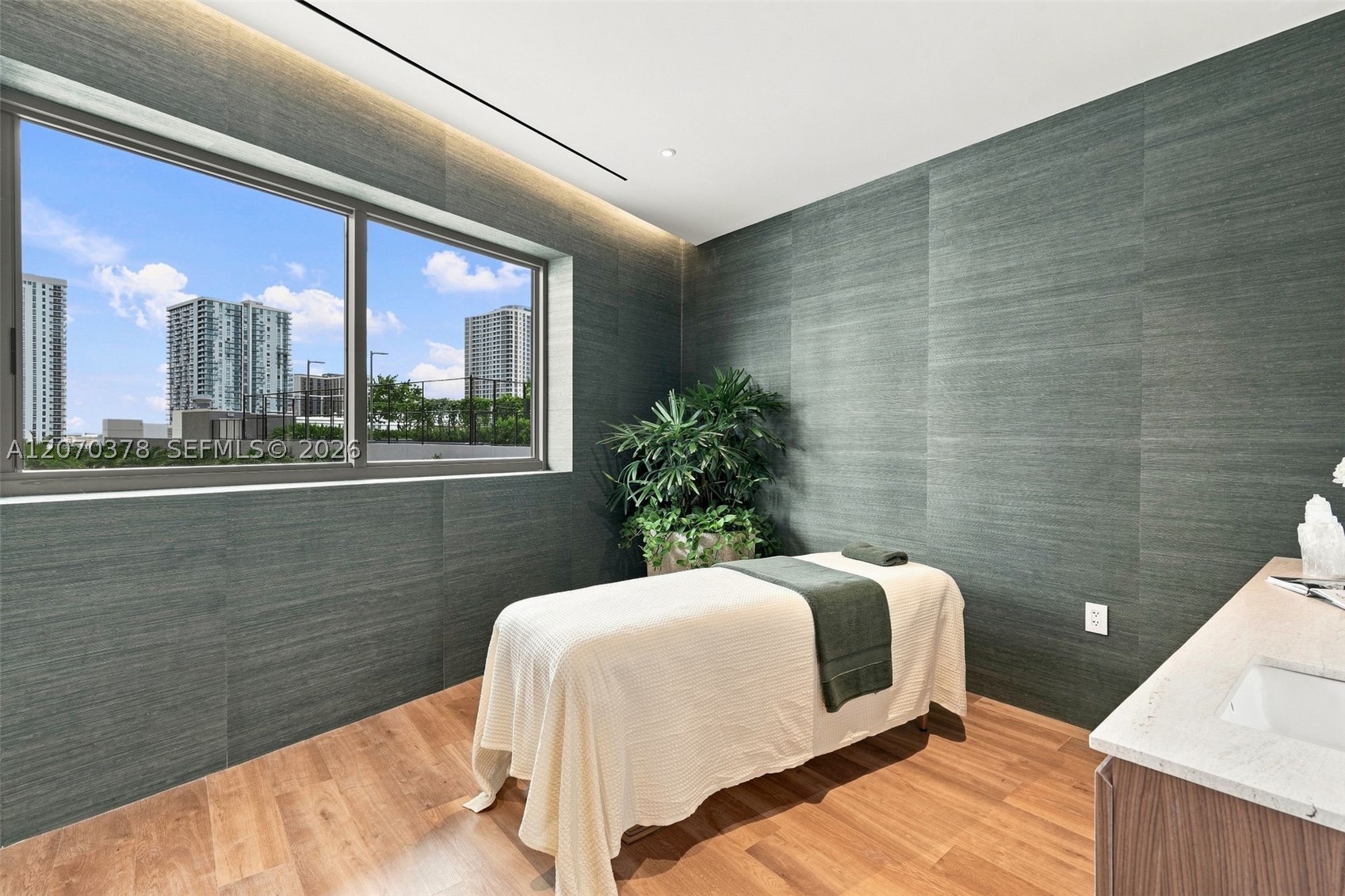 1400 Biscayne Blvd #1605 Miami, FL 33132