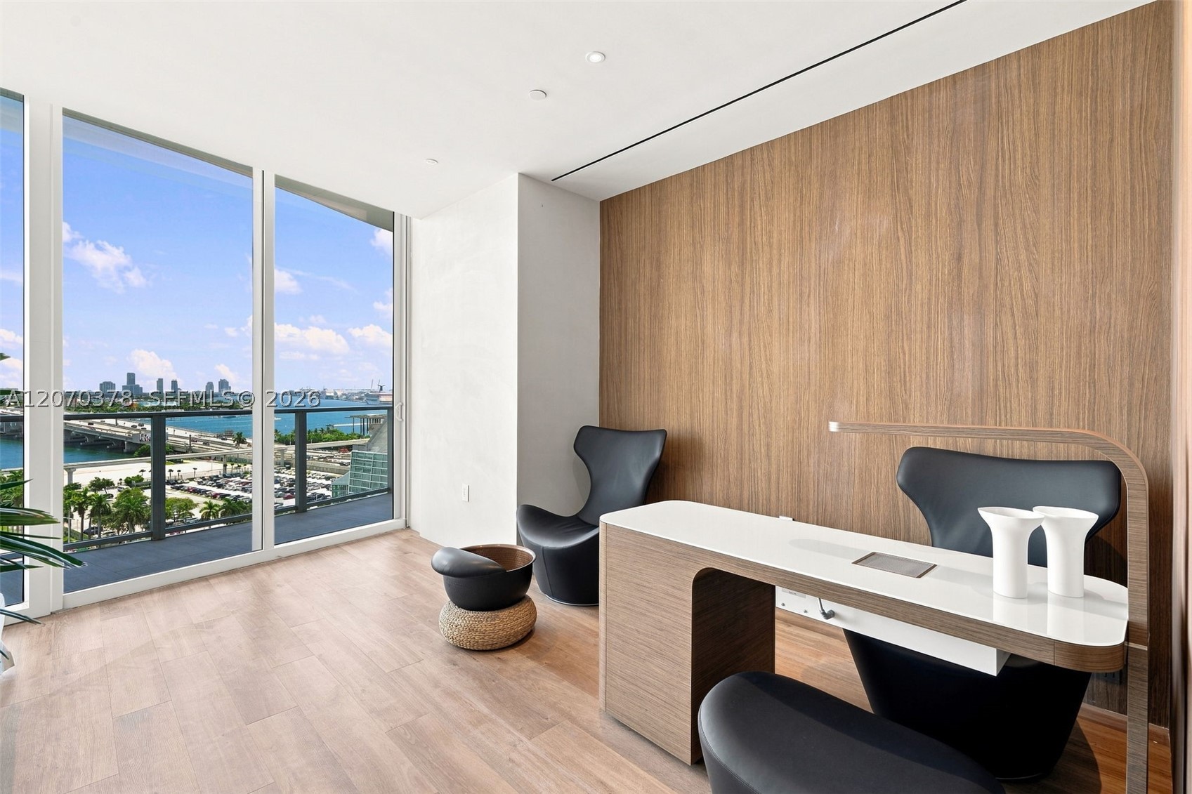 1400 Biscayne Blvd #1605 Miami, FL 33132