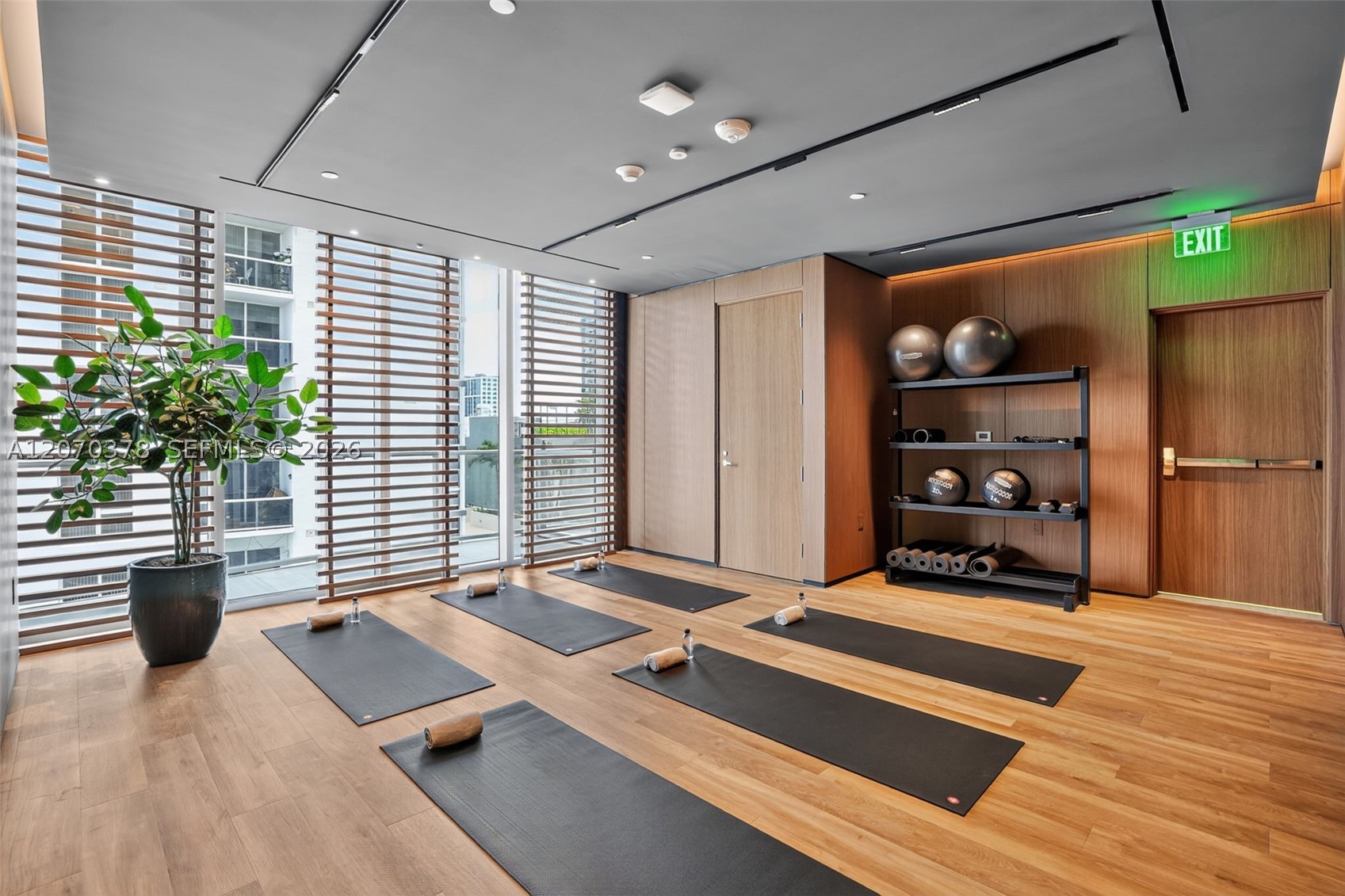 1400 Biscayne Blvd #1605 Miami, FL 33132