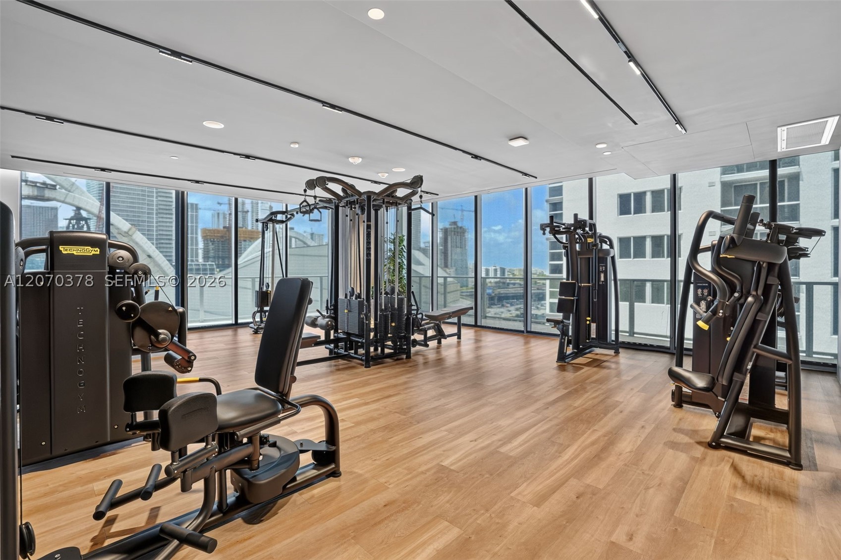 1400 Biscayne Blvd #1605 Miami, FL 33132