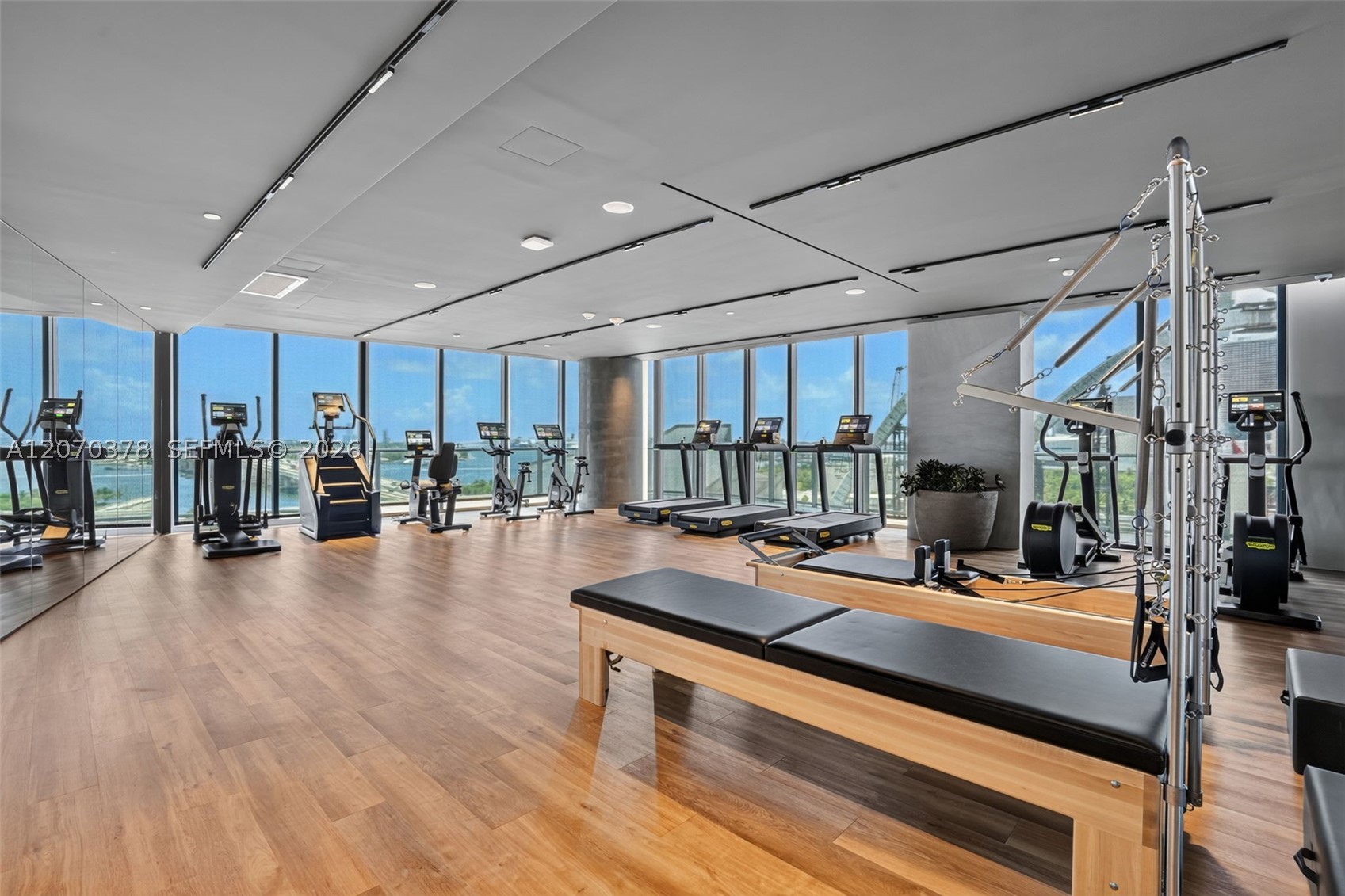 1400 Biscayne Blvd #1605 Miami, FL 33132