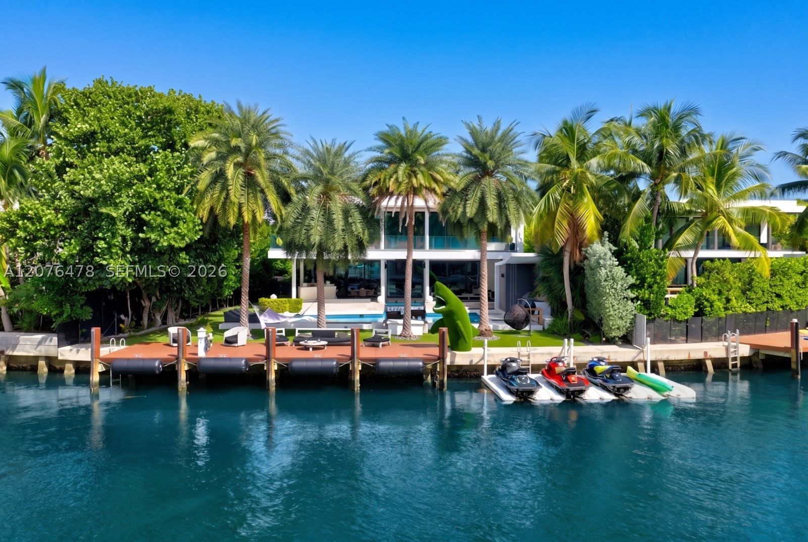 528 Lakeview Ct