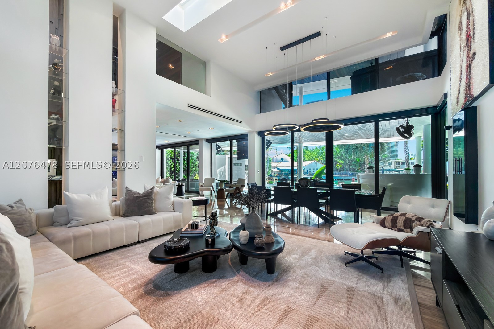 528 Lakeview Ct Miami Beach, FL 33140