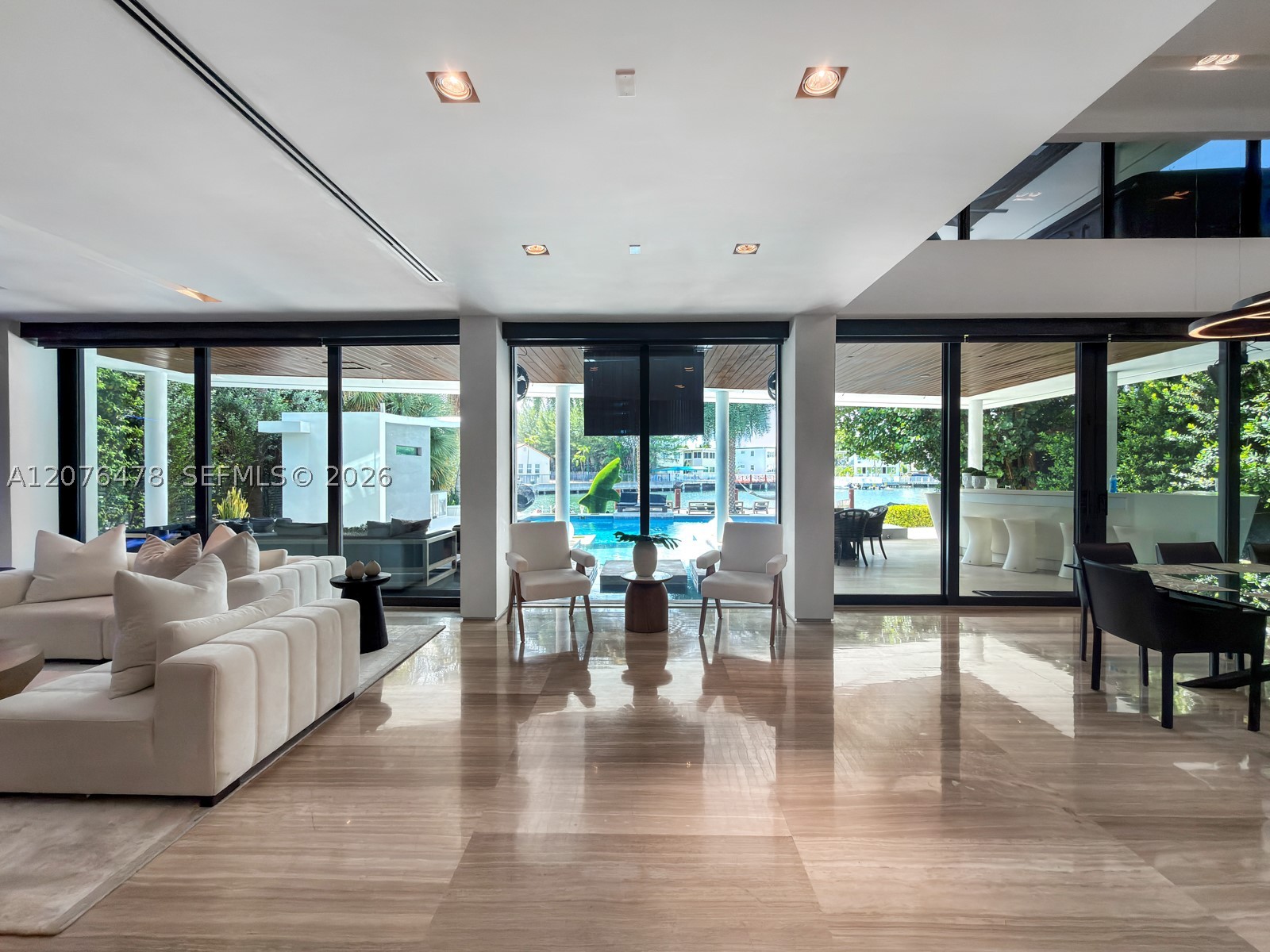 528 Lakeview Ct Miami Beach, FL 33140